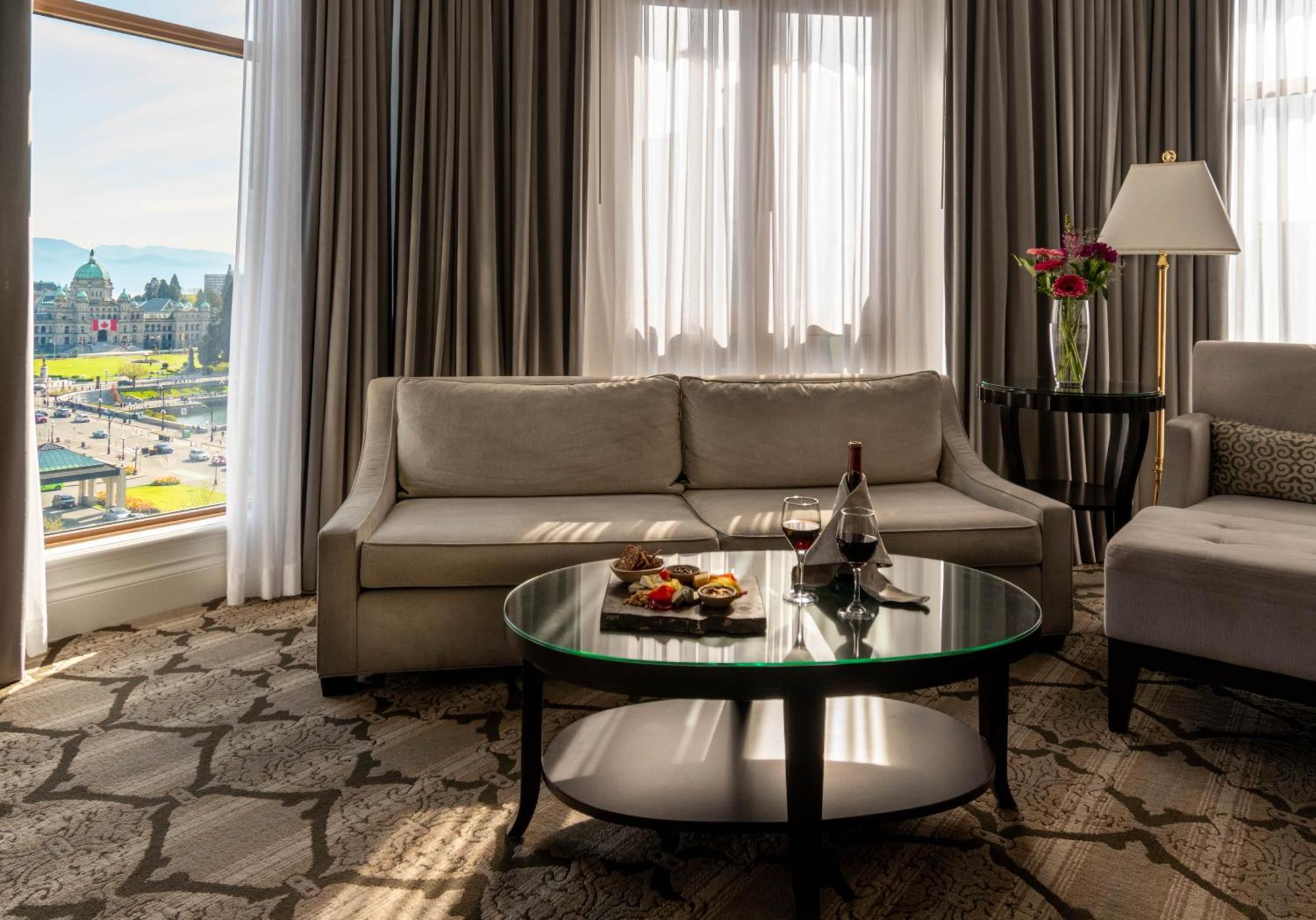 Signature Corner Room