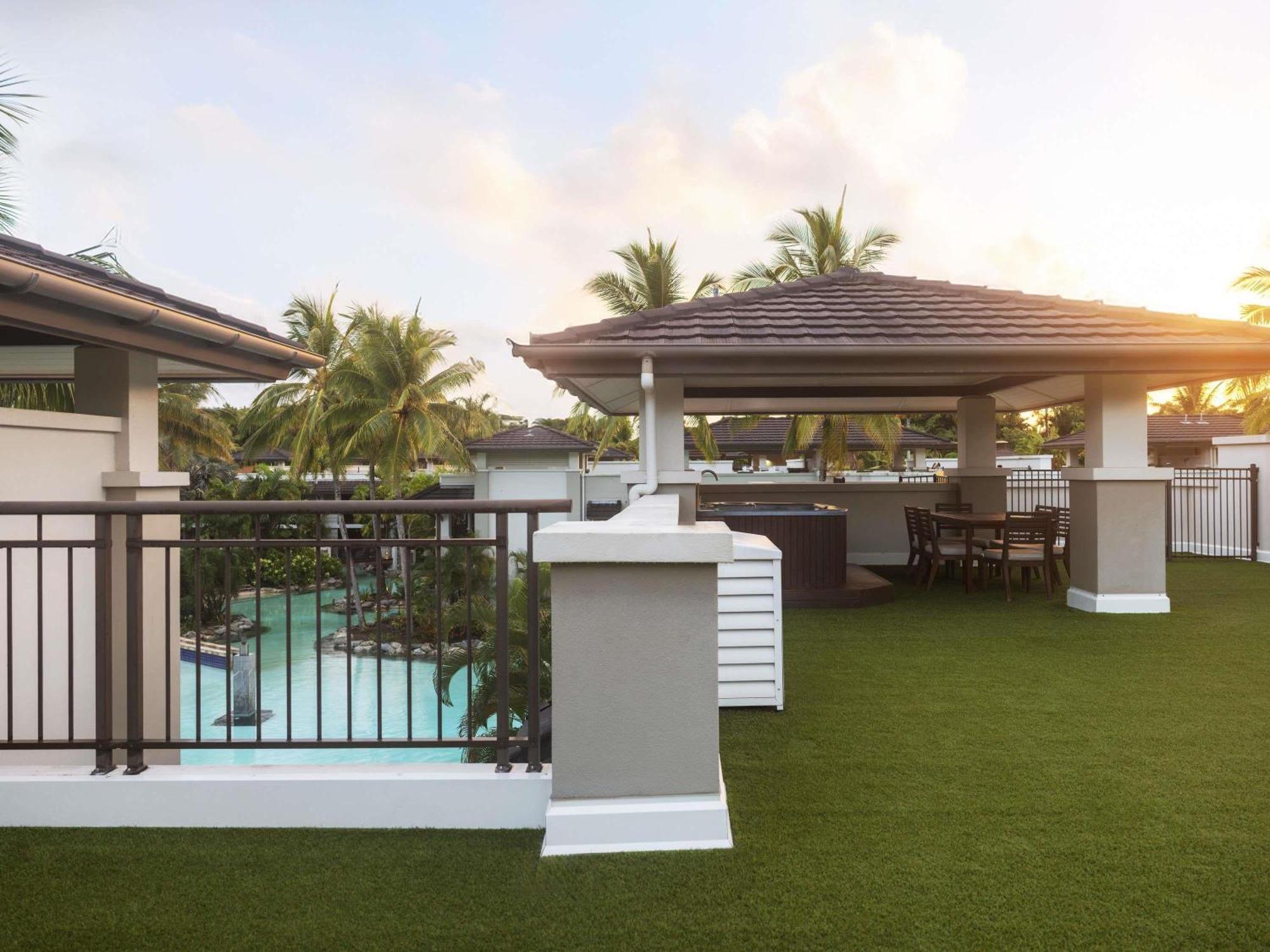 Two-Bedroom Apartment Penthouse Garden View