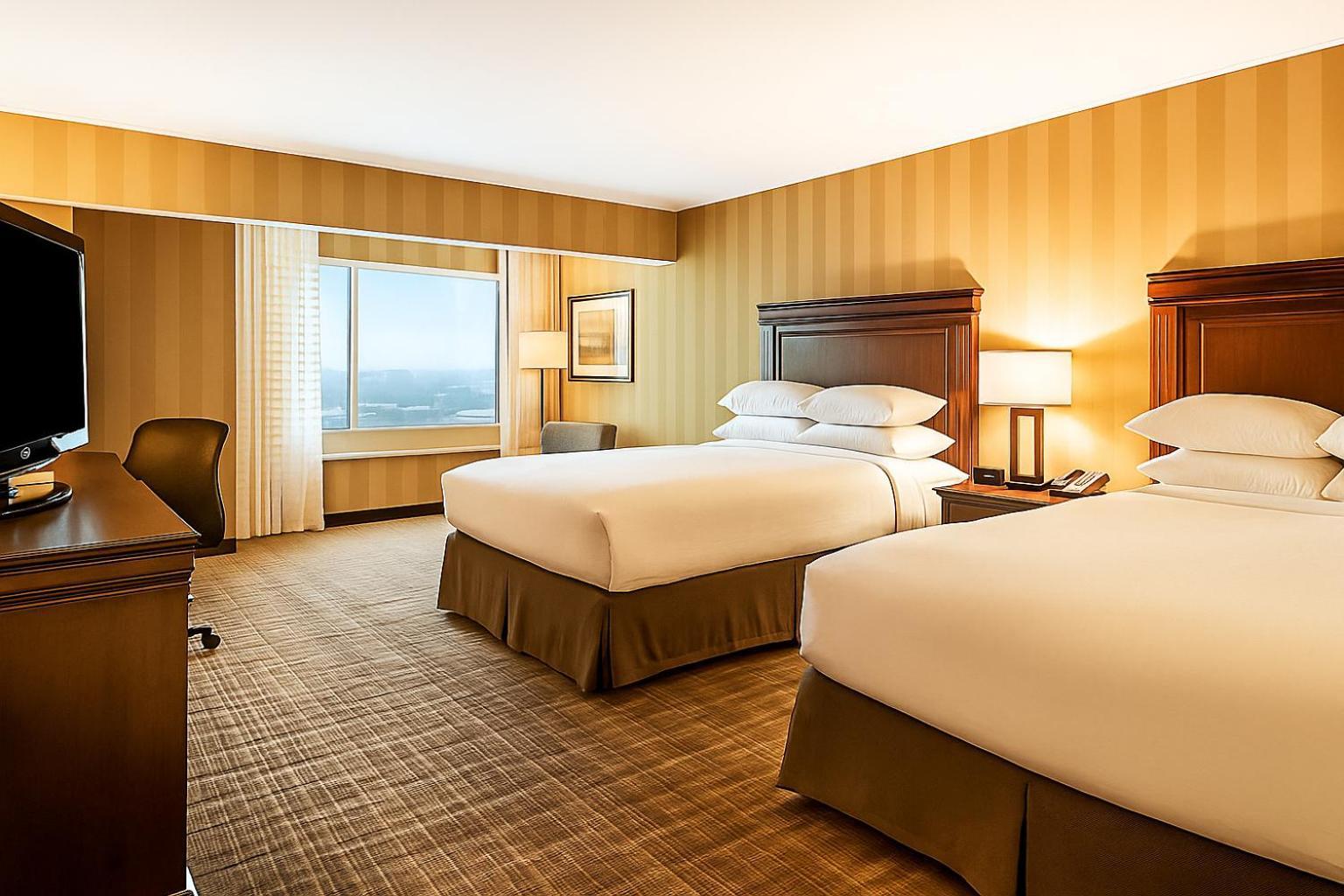 Queen Room Two Queen Beds Upper Niagara River View