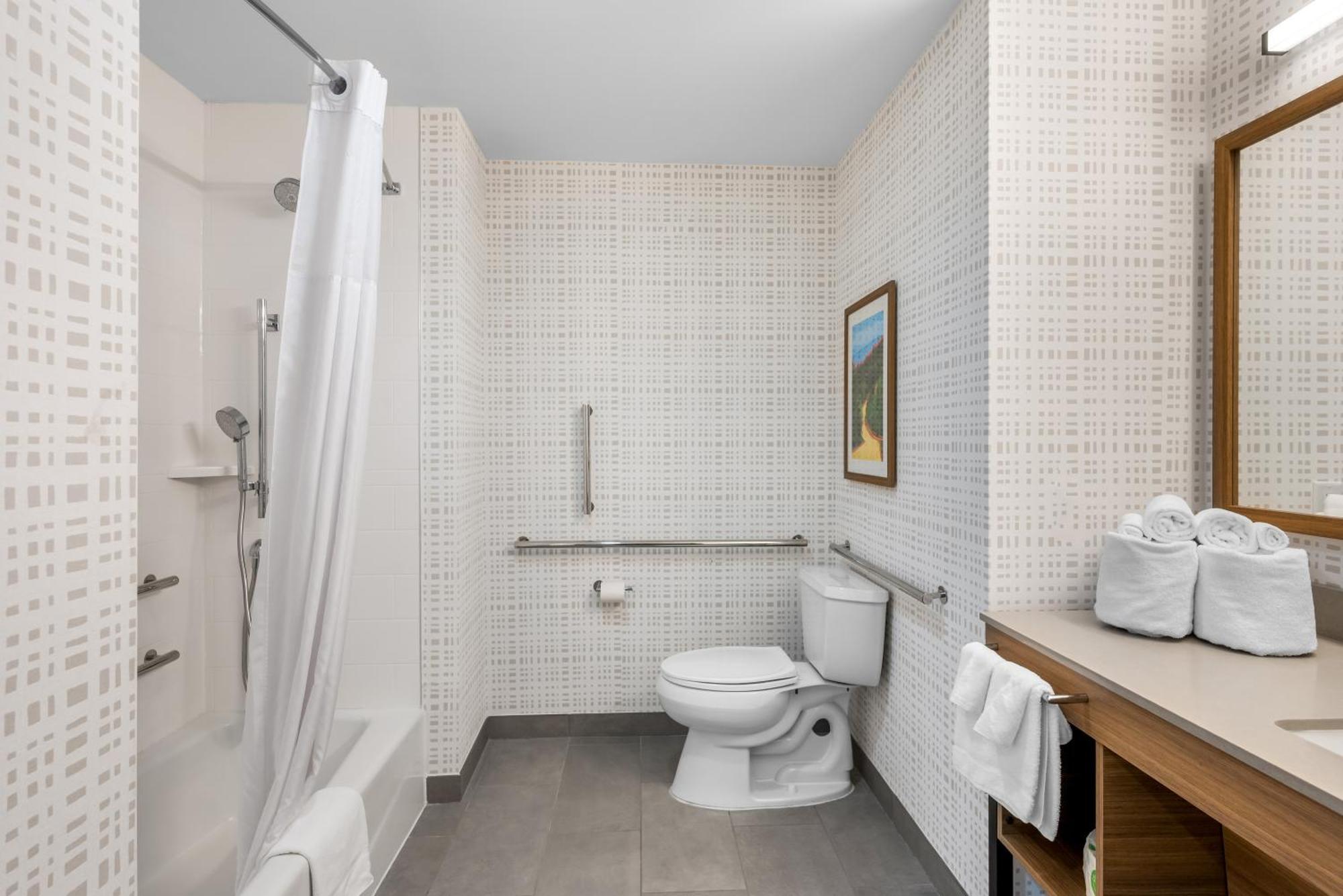 Queen Room with Two Queen Beds - Mobility Access/Non-Smoking,1742658569:JPEG