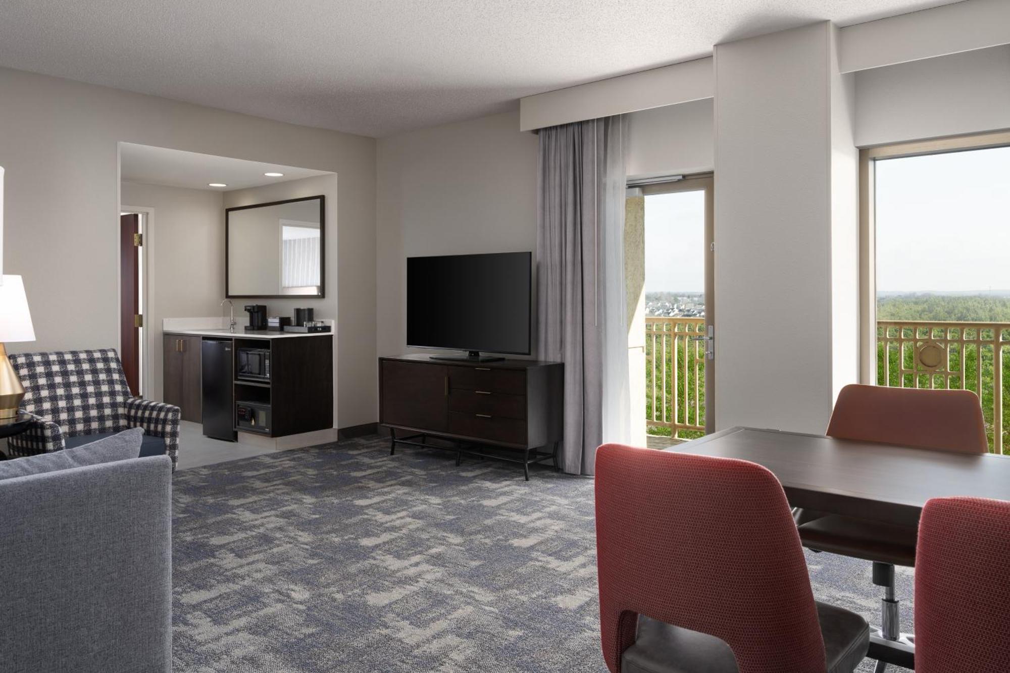 Corner Queen Suite Two Queen Beds Non-Smoking