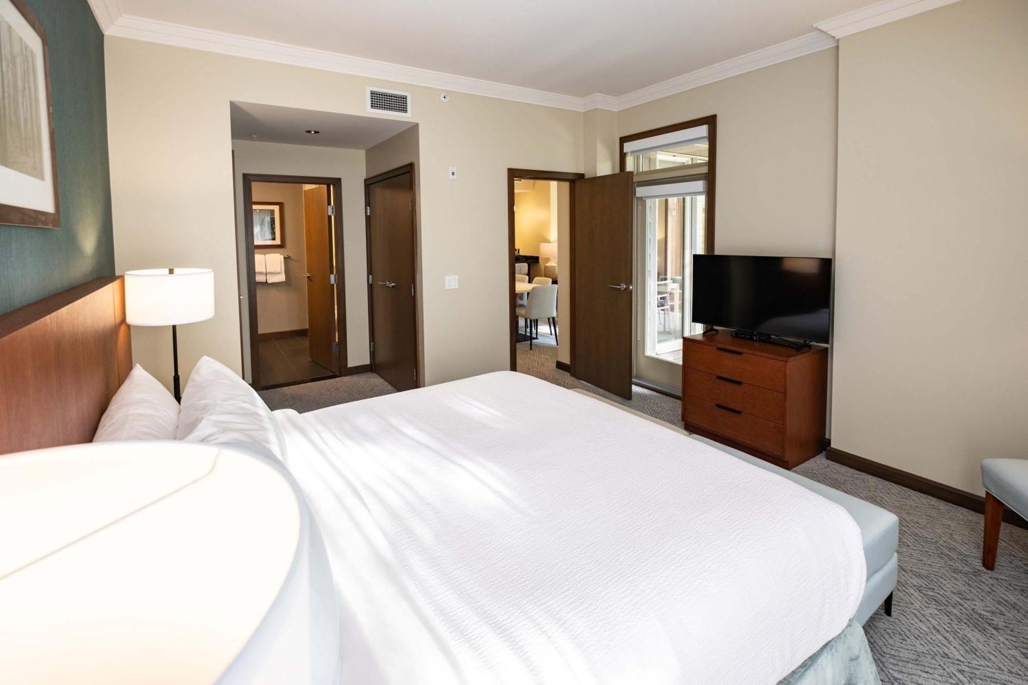 Three Bedroom Suite, 2 King Beds, 1 Queen Bed, Sofa Bed,1742673835:JPEG