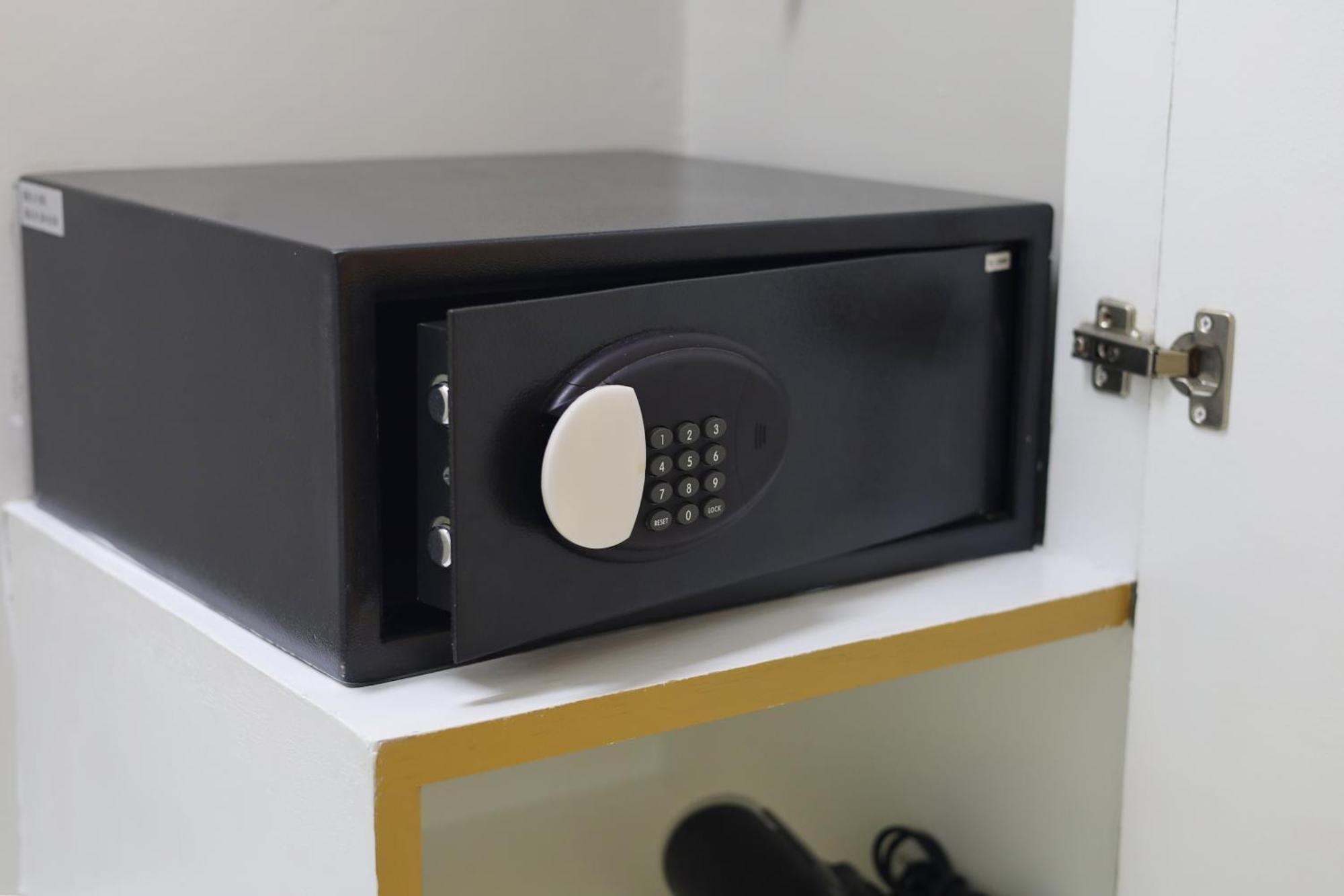 Deluxe Room [King],1742679067:JPEG