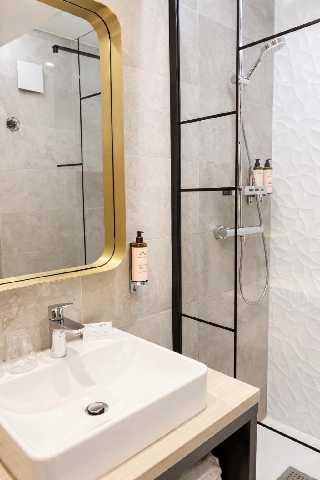 Chambre Lit Queen-Size Supérieure - Non-Fumeurs