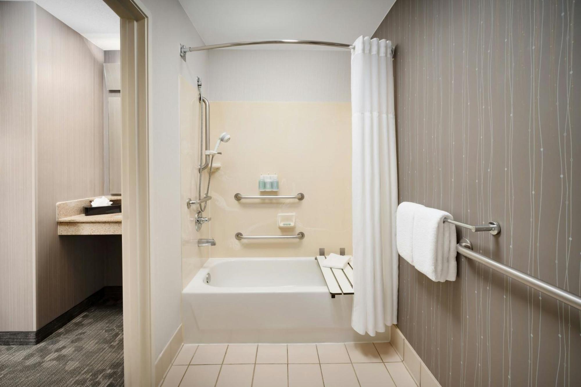 Queen Room Two Queen Beds Adapted Tub Mobility Hearing Accessible,1643160228:JPEG