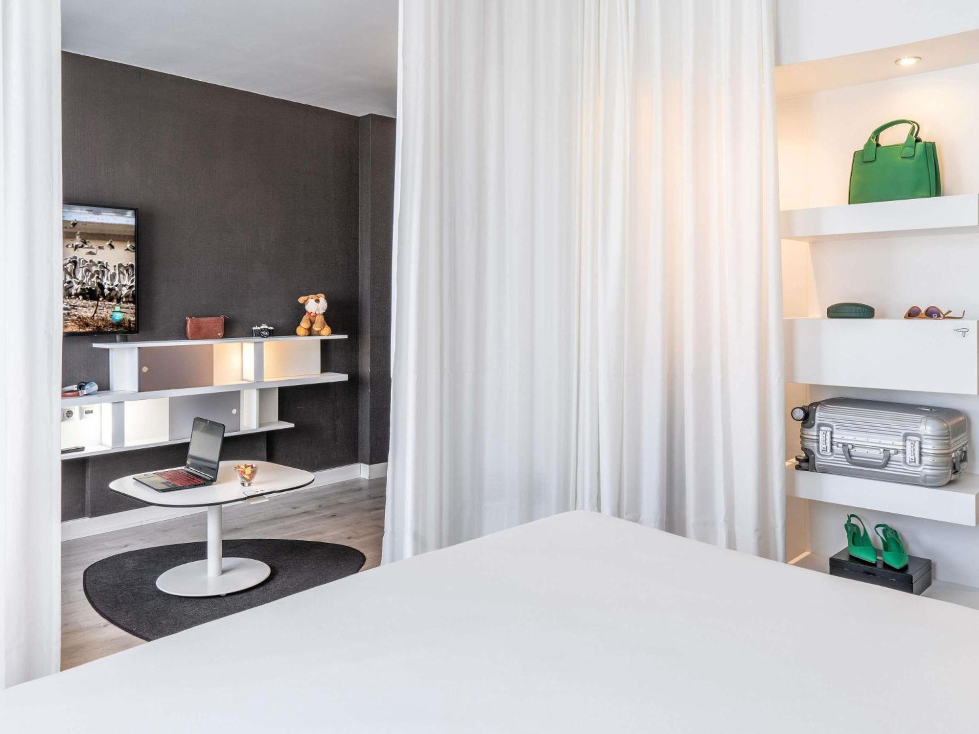 Suite Room,1742713102:JPEG