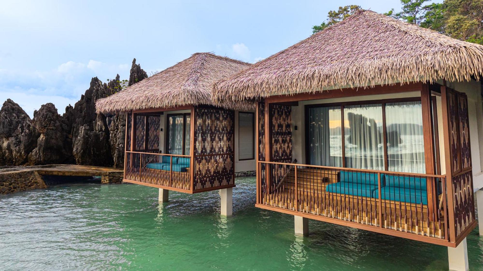 1 King Bed Water Villa