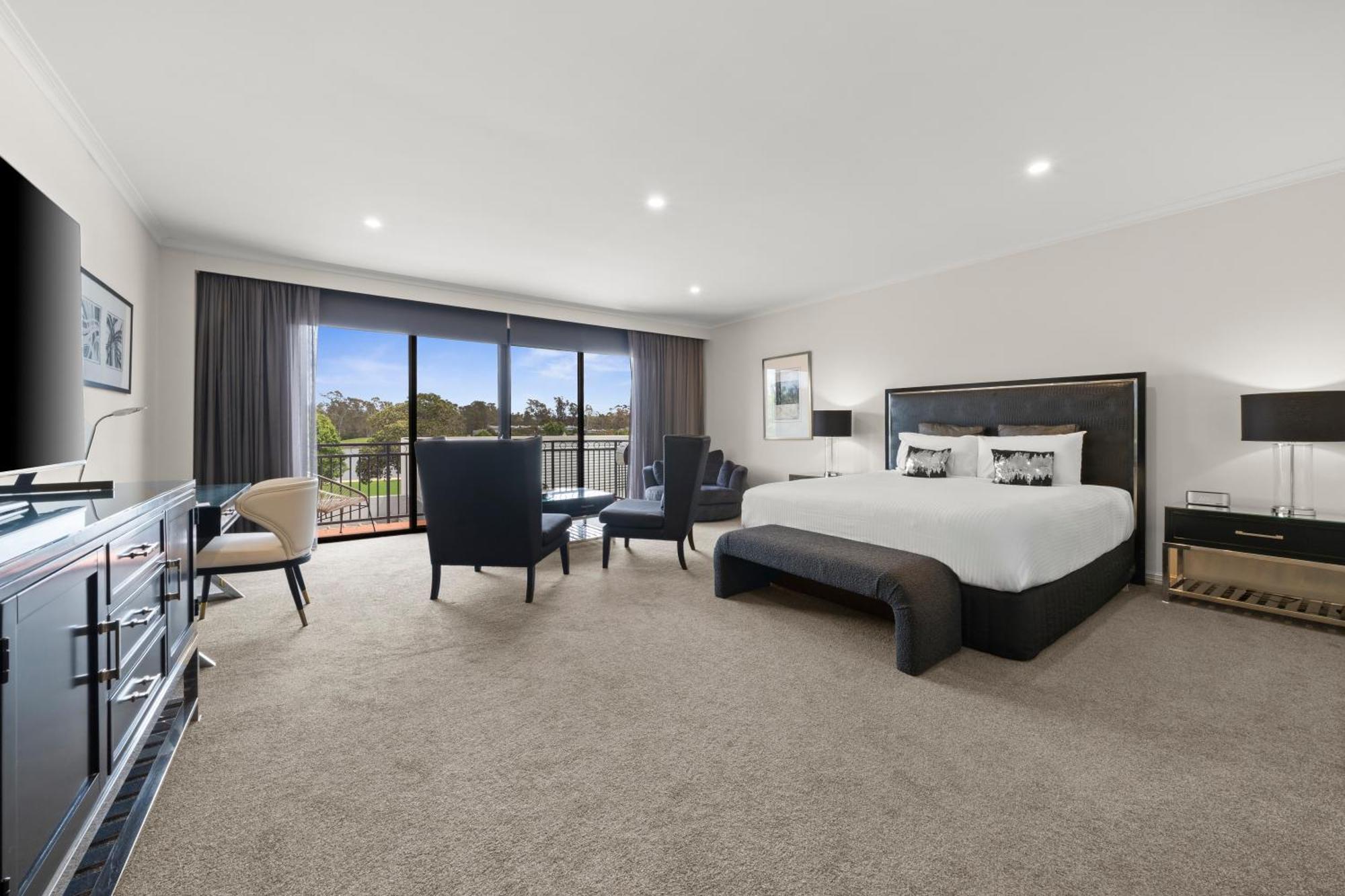 Executive Suite,1742717067:JPEG