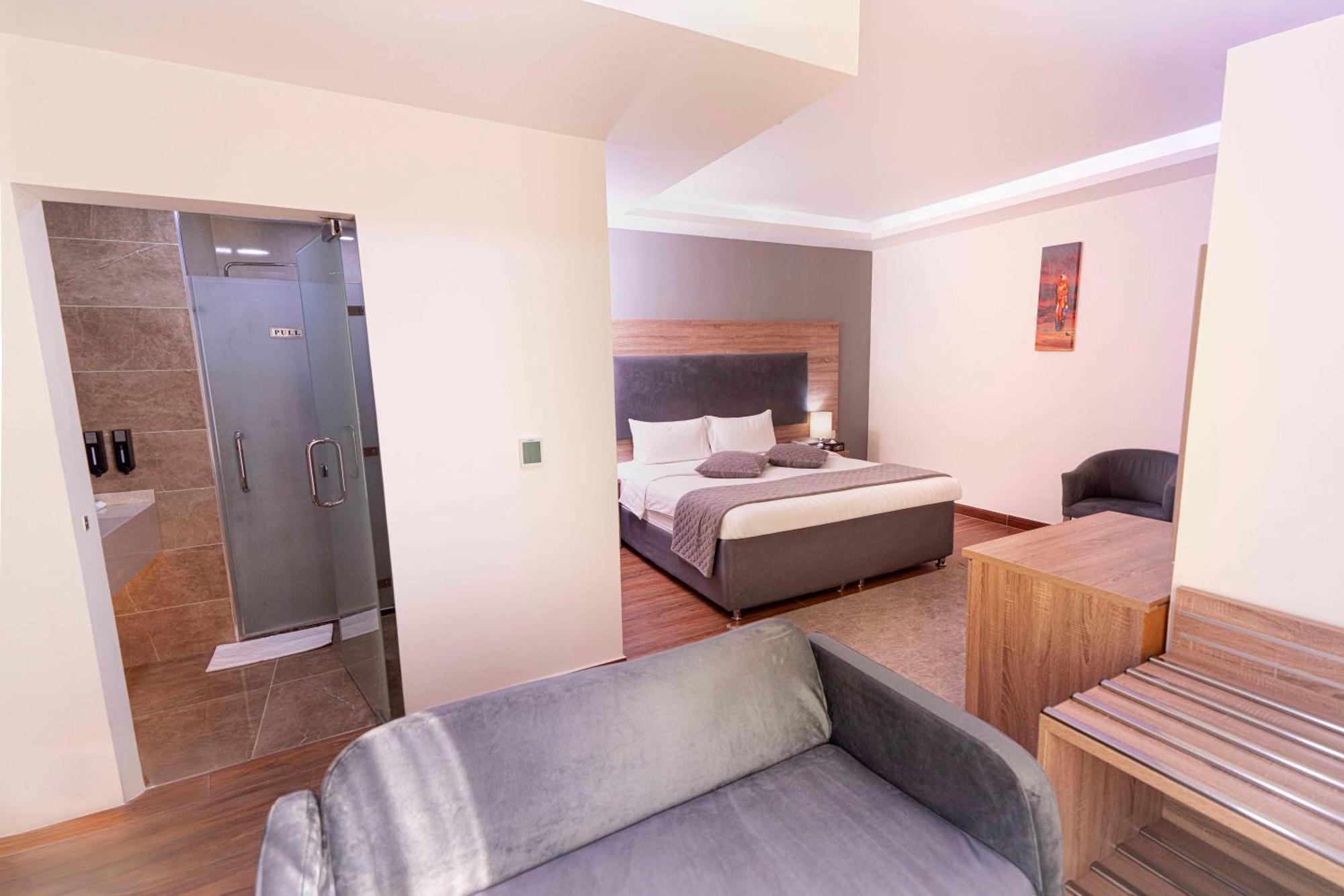 Double Room,1742718995:JPEG