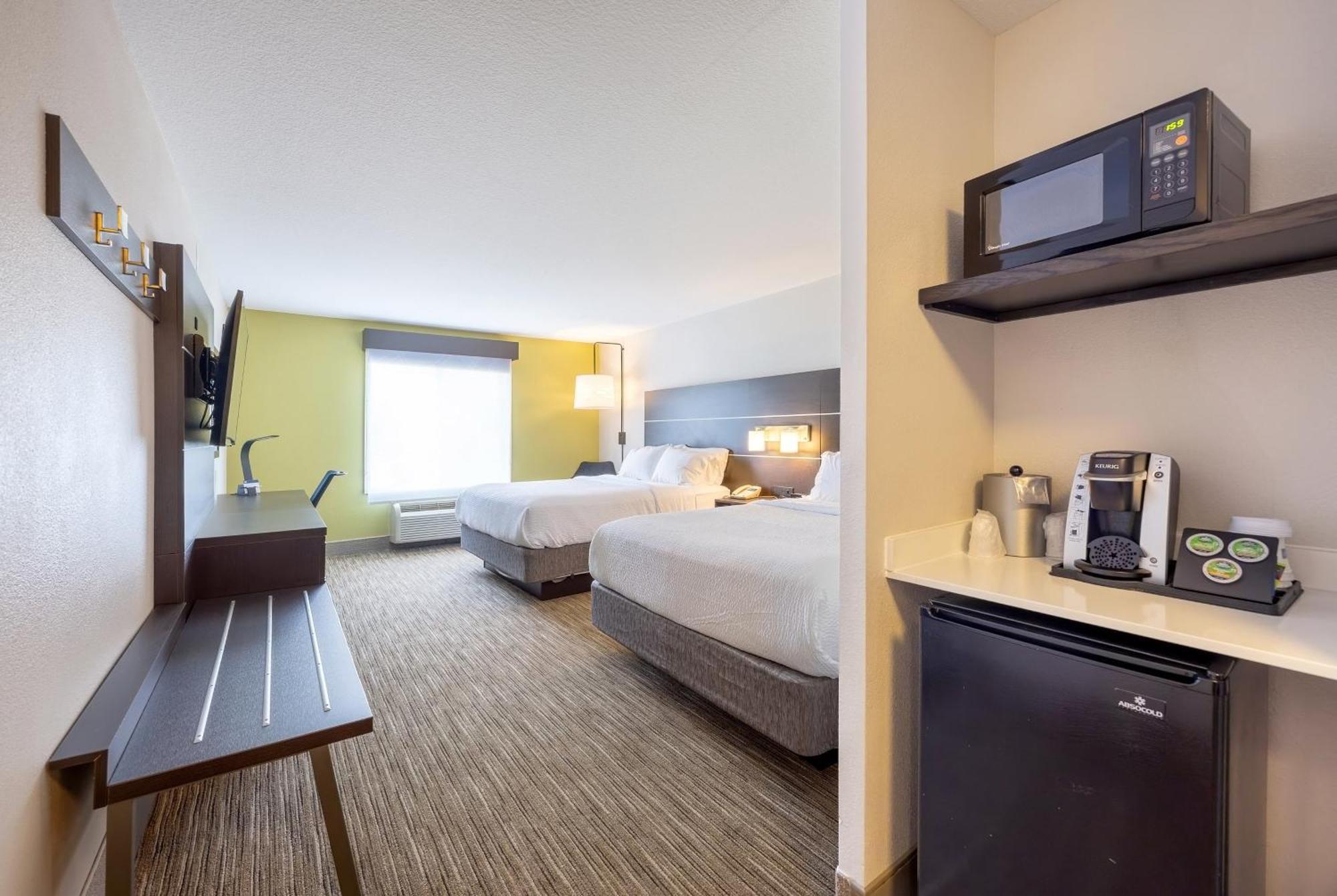 Standard Queen Room with Two Queen Beds,1742731715:JPEG