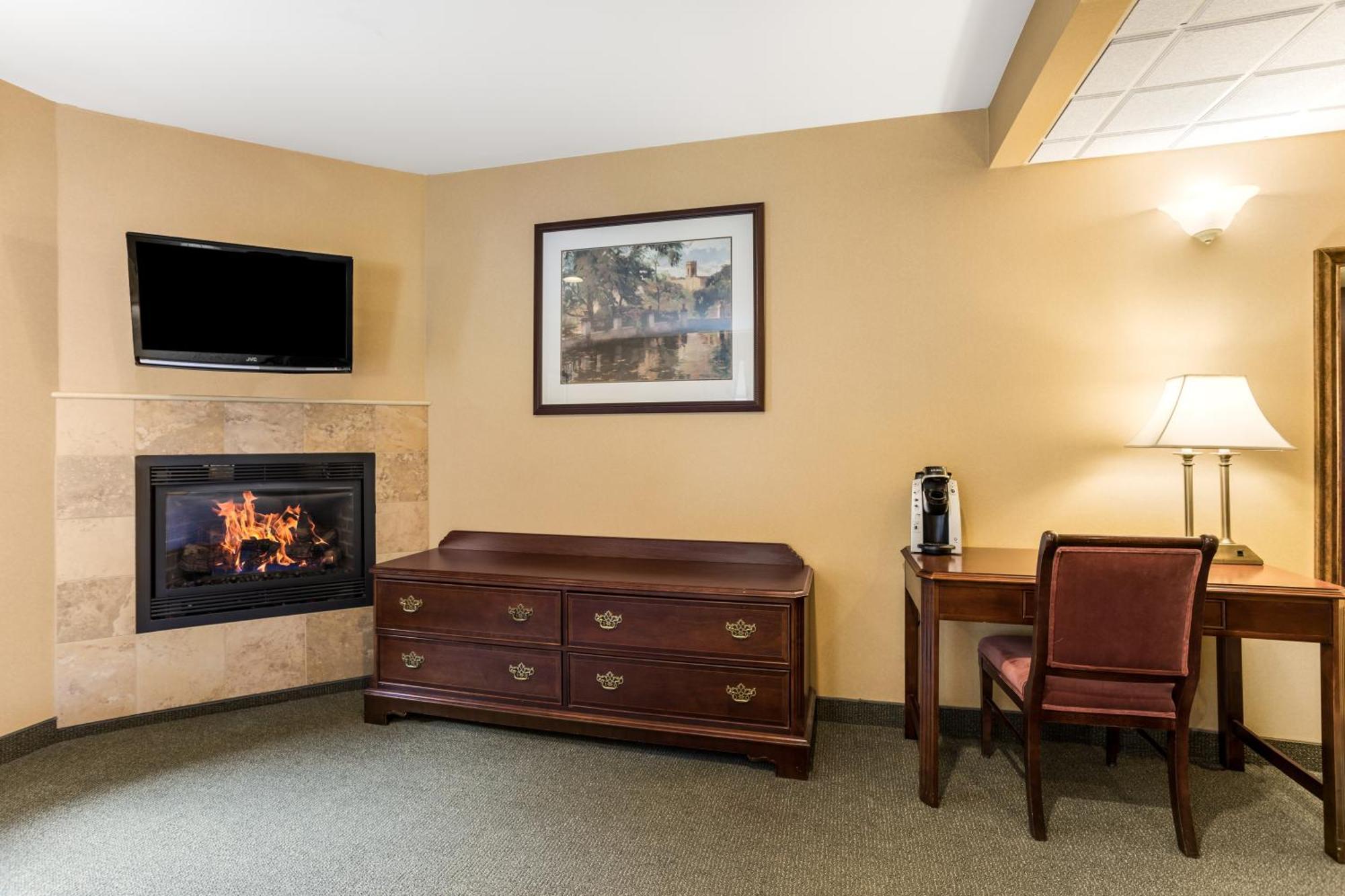 King Room Fireplace Non-Smoking