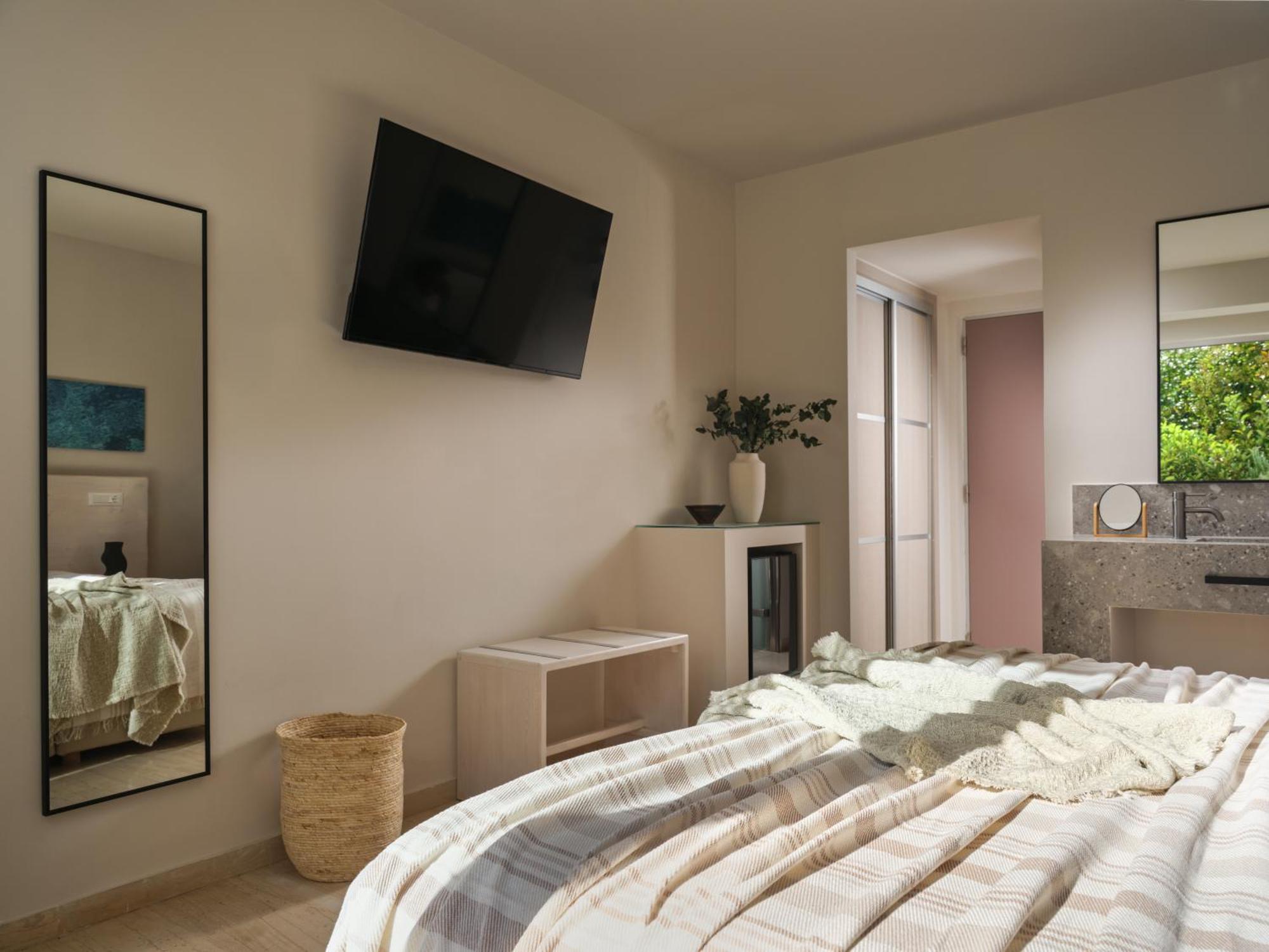 Deluxe Double or Twin Room Garden View
