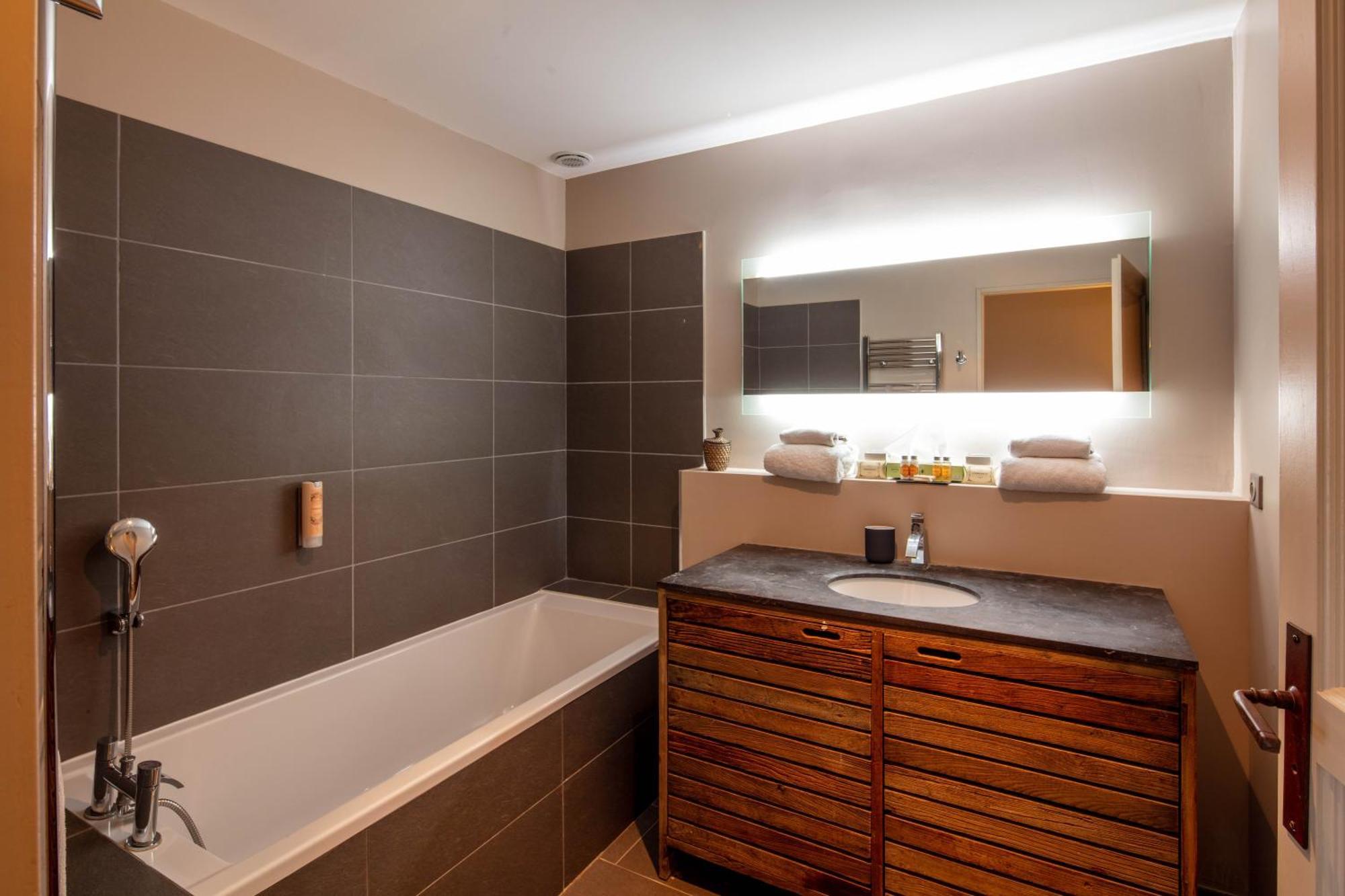 Two-Bedroom Apartment,1742760284:JPEG