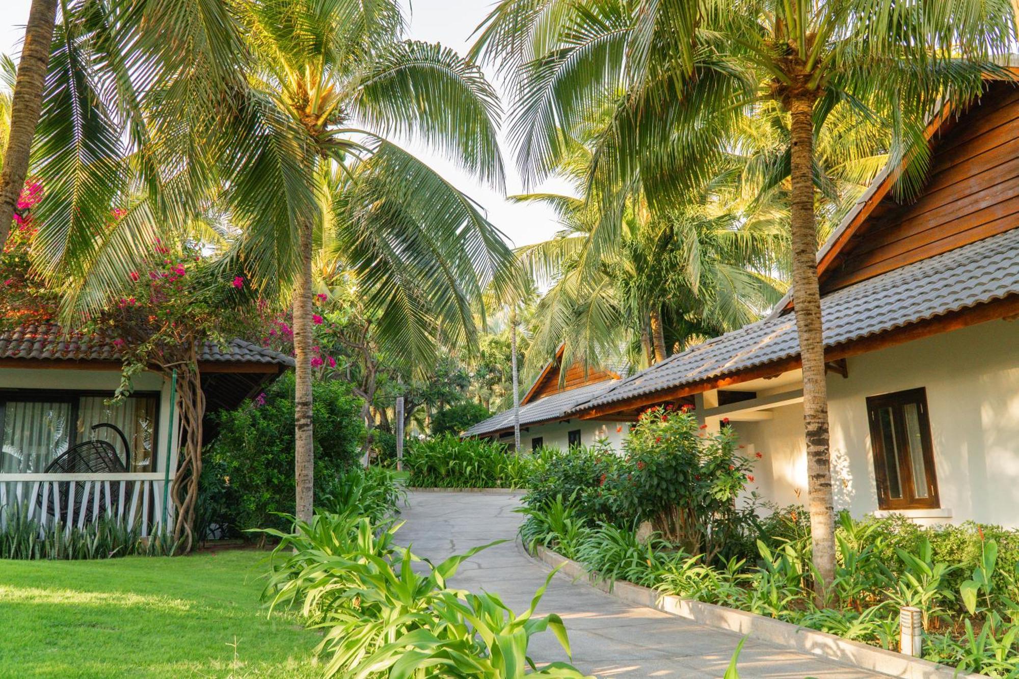 Bungalow with Garden View