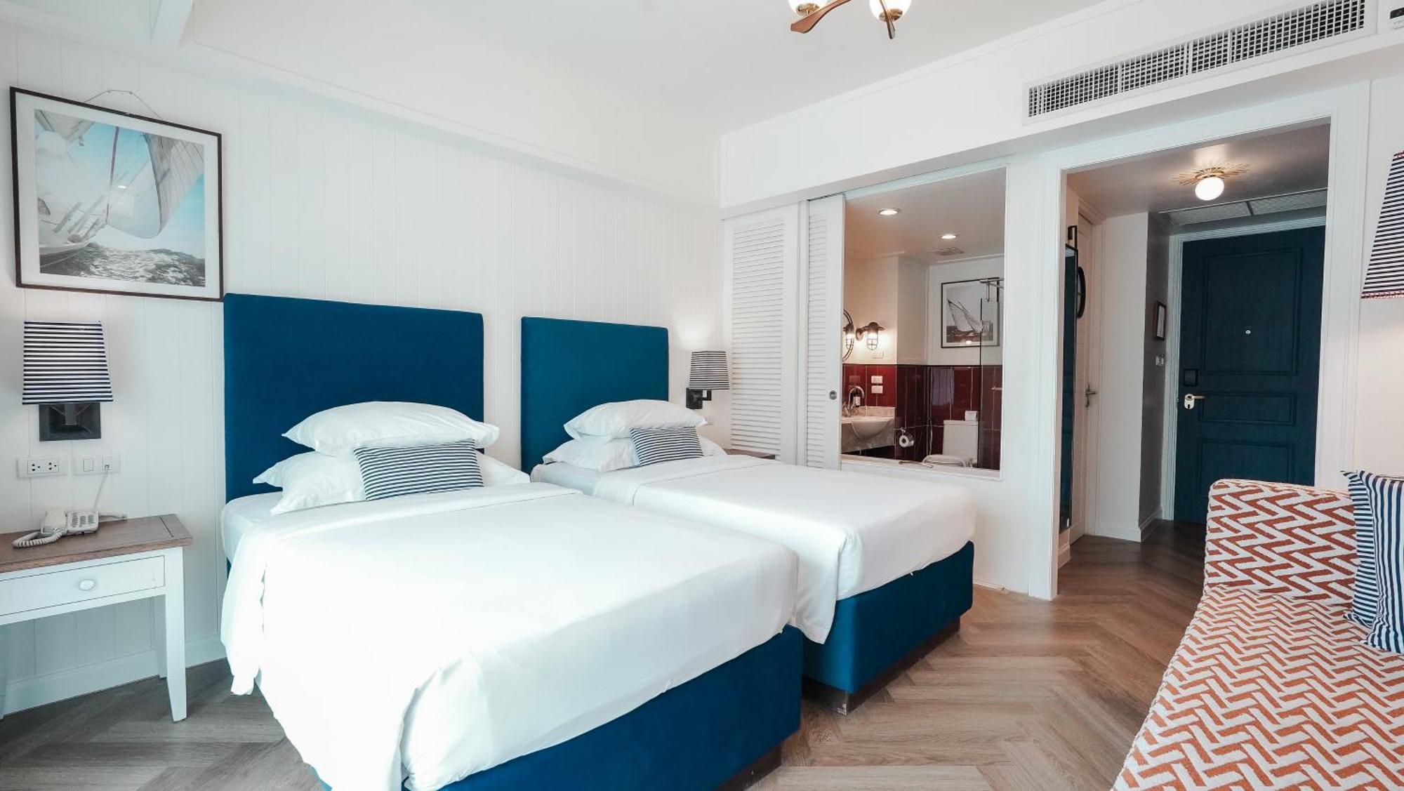 Deluxe Double Room Pool View