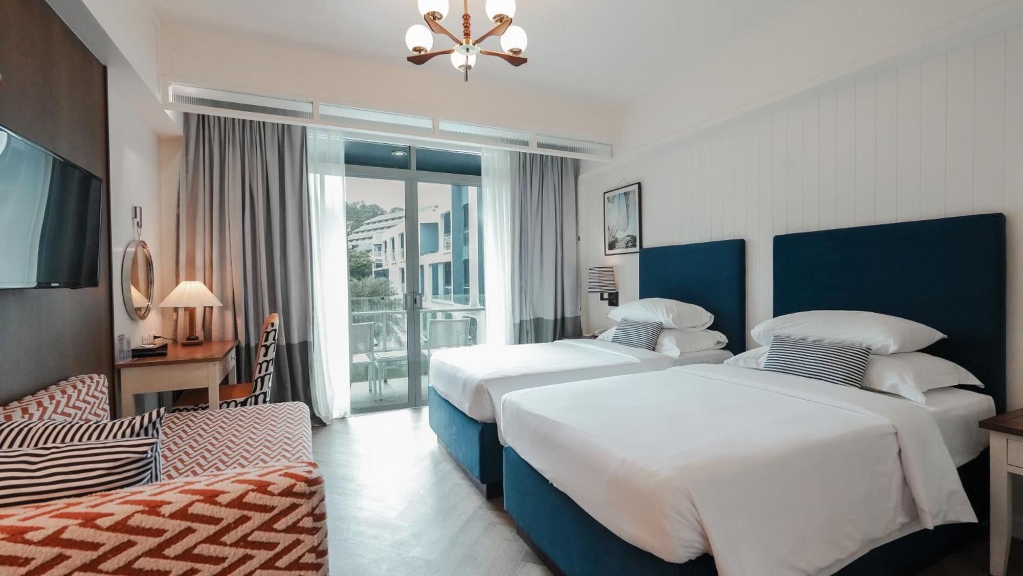 Deluxe Double Room Pool View