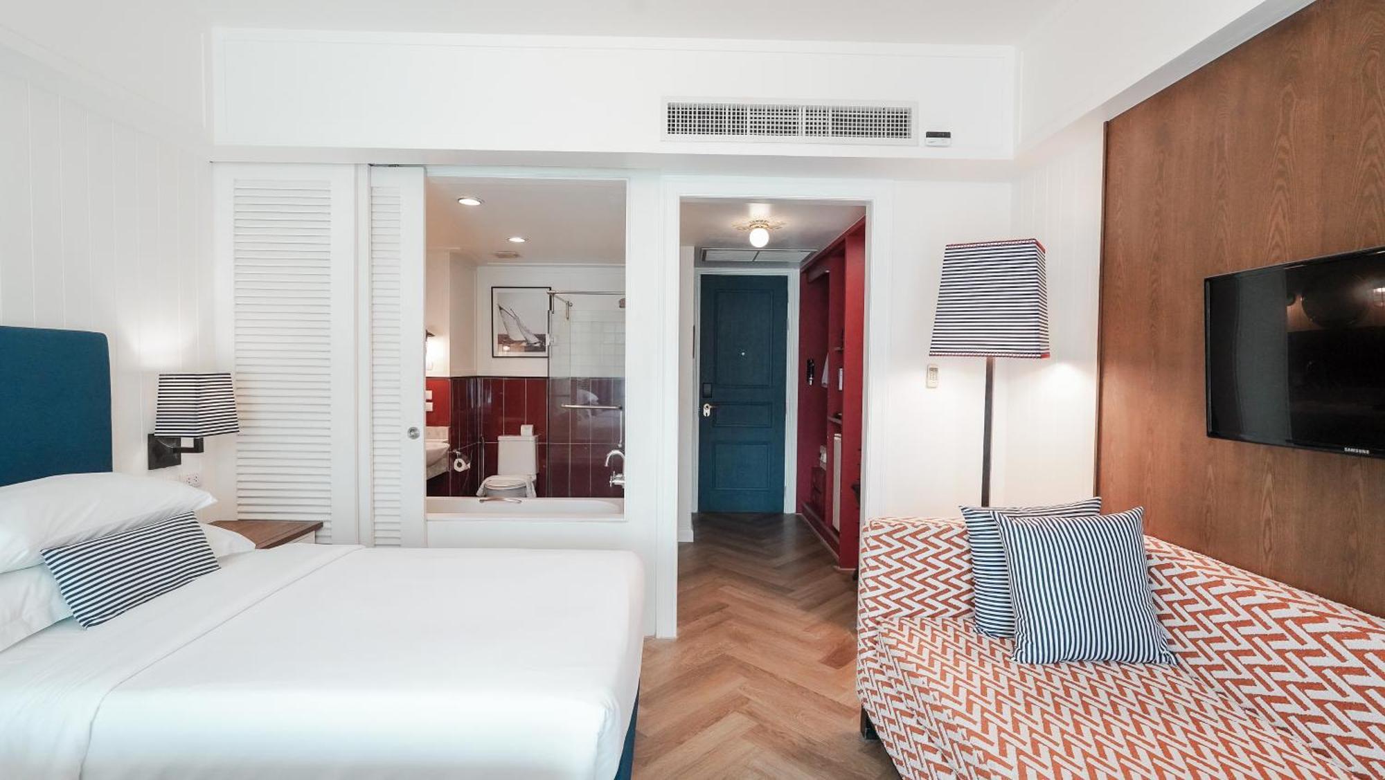 Deluxe Double Room Pool View