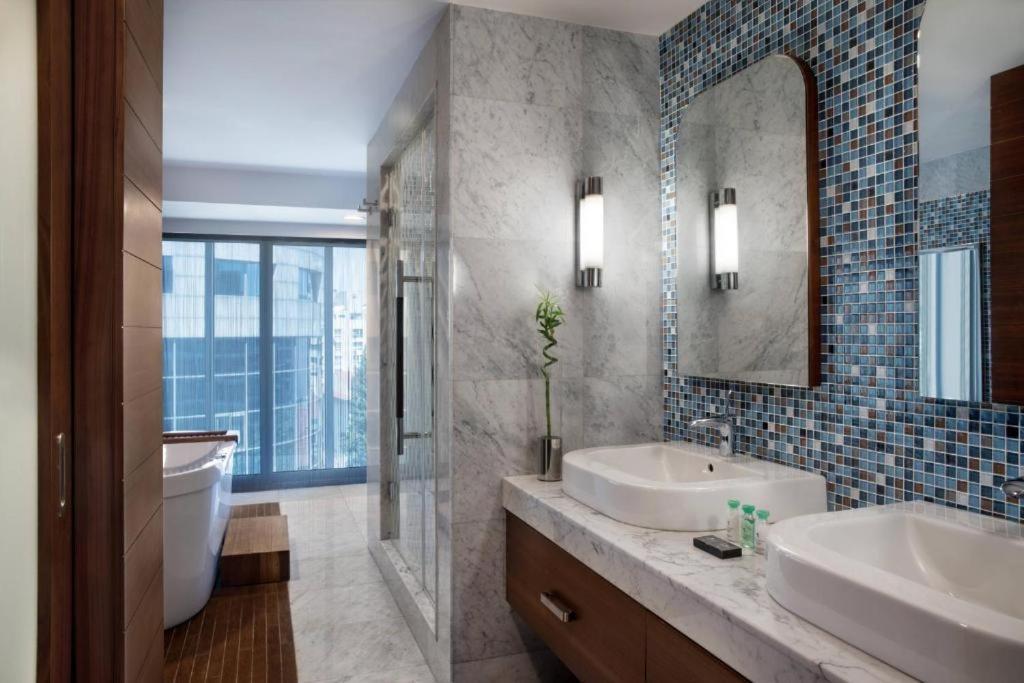 Executive Suite Partial Sea View Spa Bath Club Lounge Access