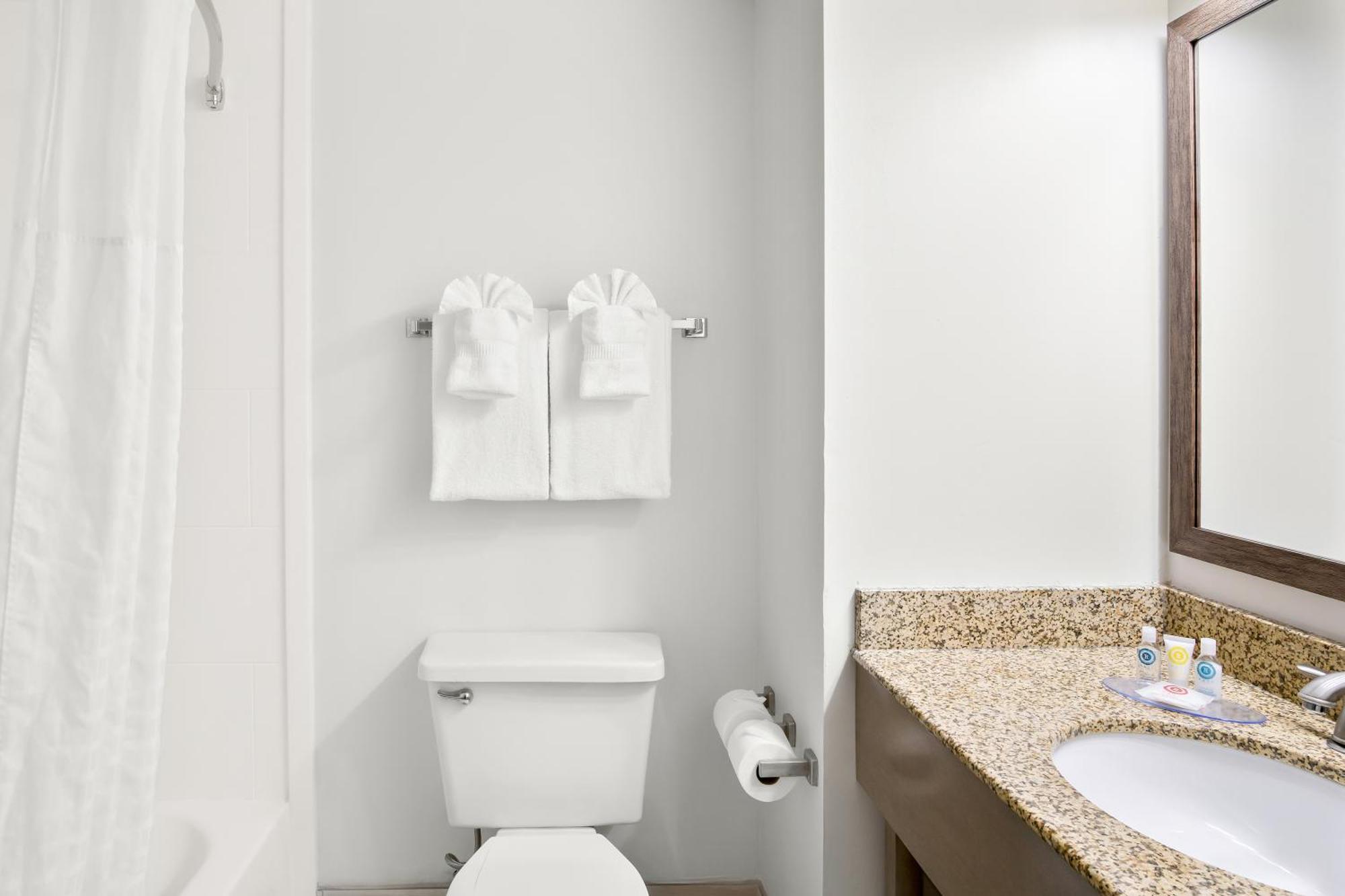 Queen Room with Two Queen Beds -Non Smoking,1742823070:JPEG