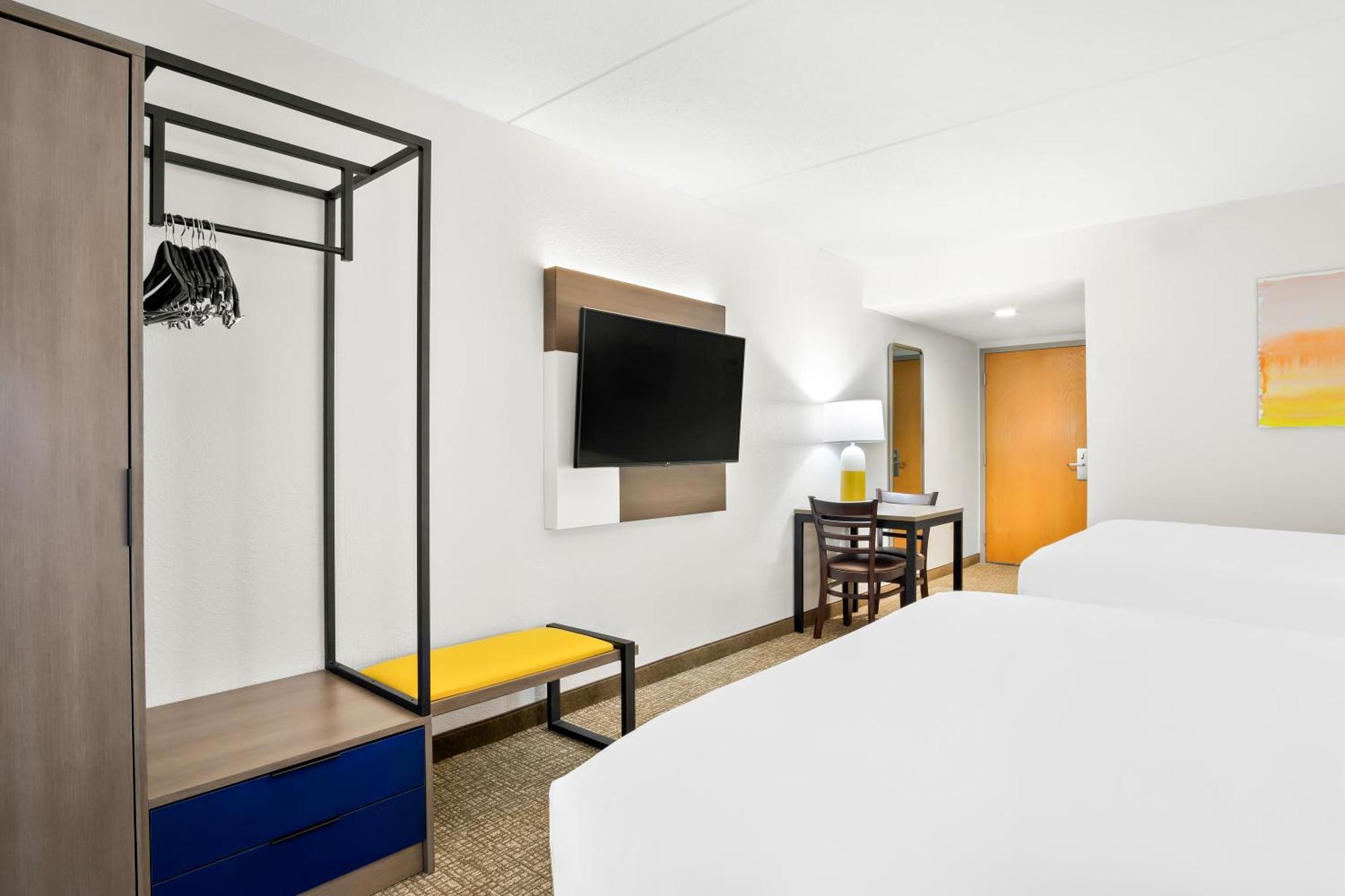 Queen Room Bayfront with Two Queen Beds - Non Smoking,1742823238:JPEG