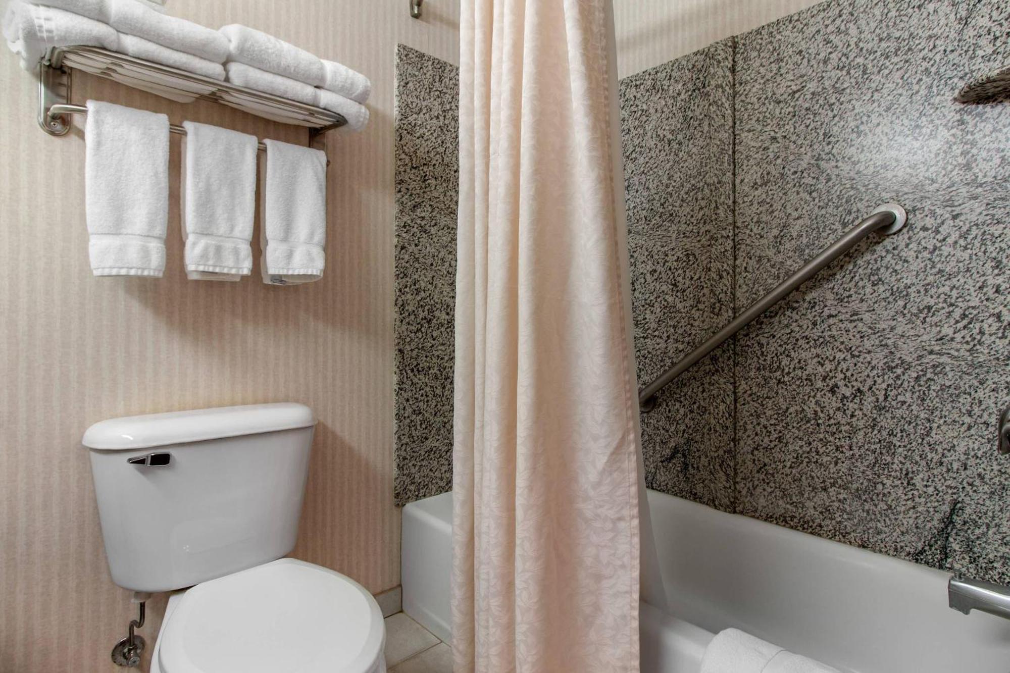 Queen Room with Two Queen Beds - Non-Smoking,1742864310:JPEG