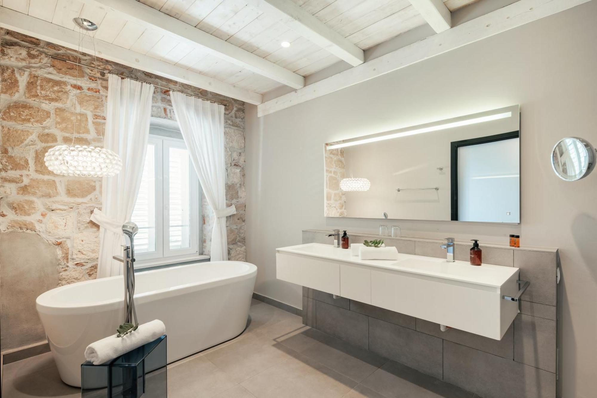 Luxury Harbour Suite