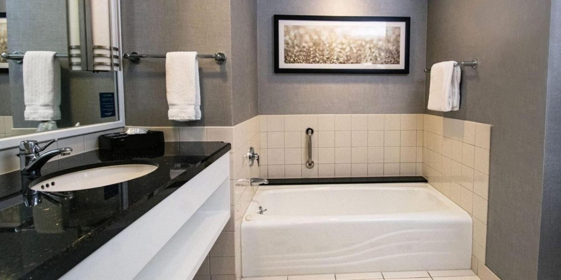 Augustus Tower Deluxe 2 Bed Non-Smoking