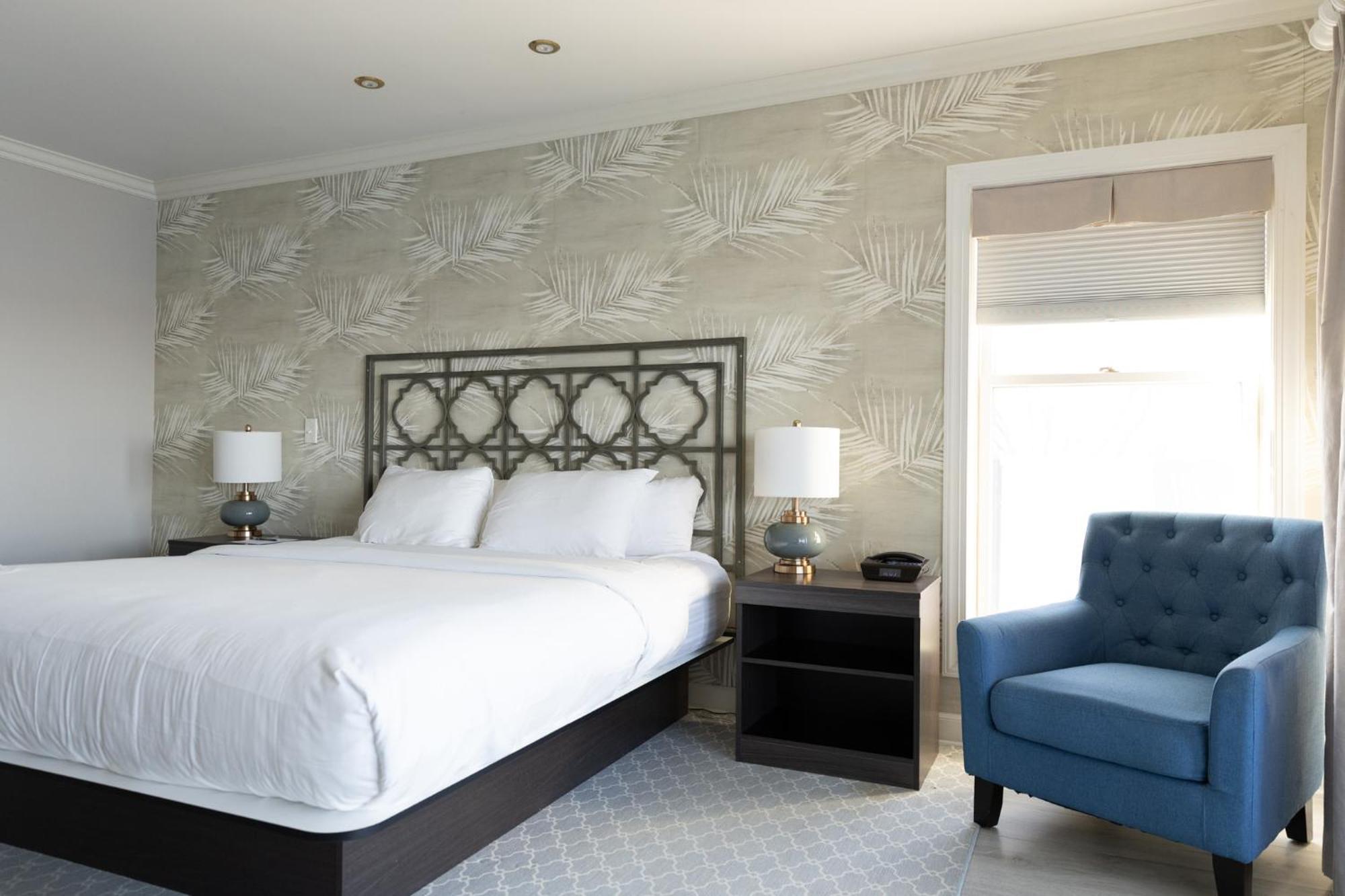 King Room Balcony Lake View 4