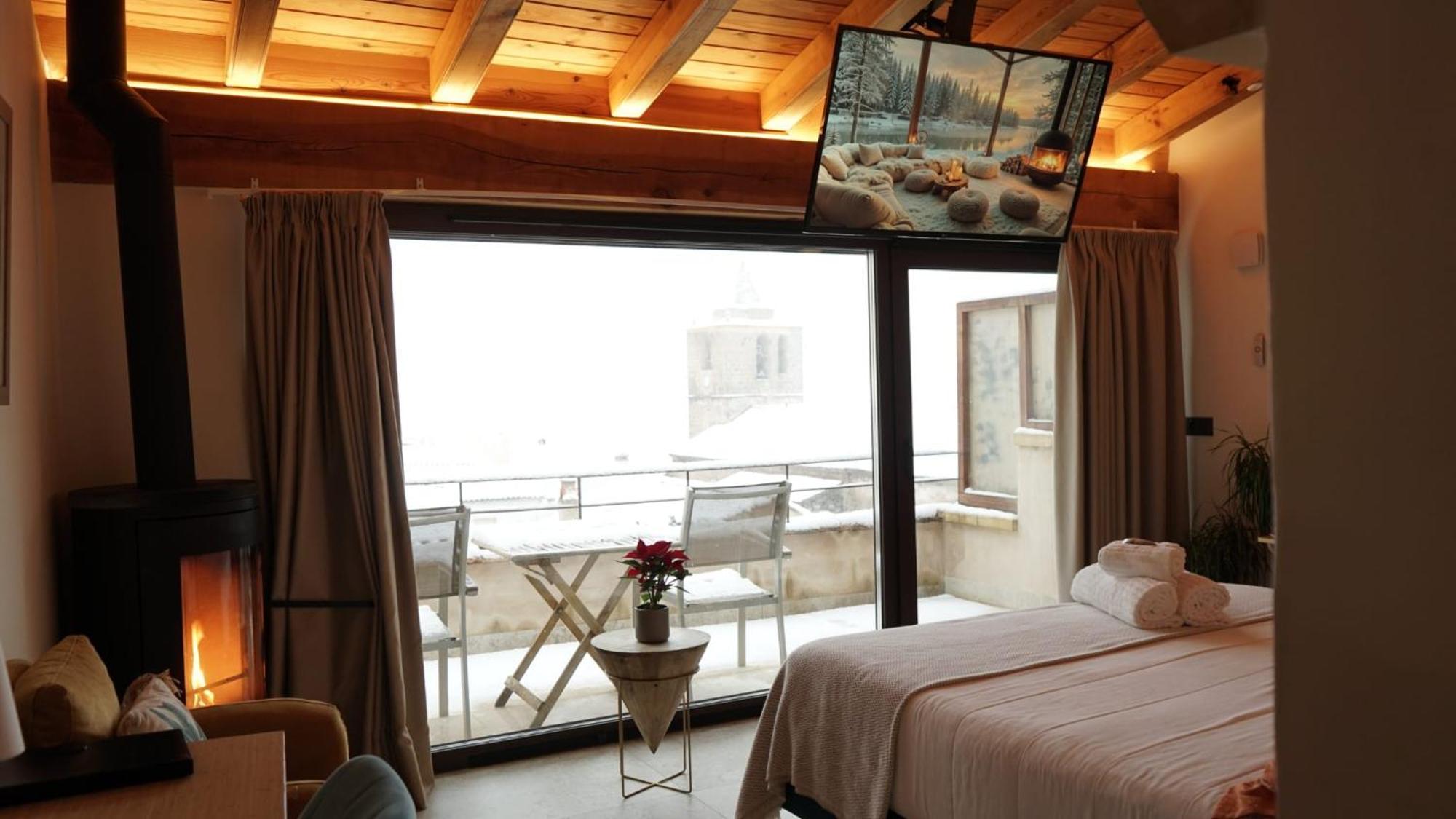 Deluxe Double Room Terrace Fireplace Bathtub