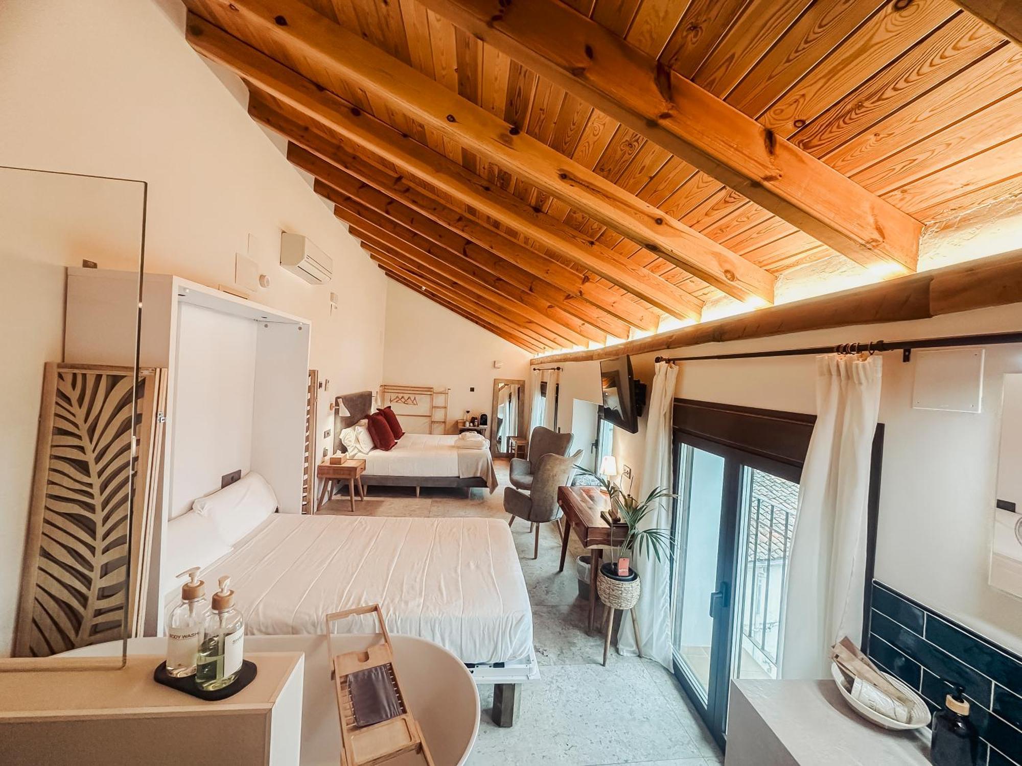 Deluxe Double Room Balcony Mountain View Bathtub