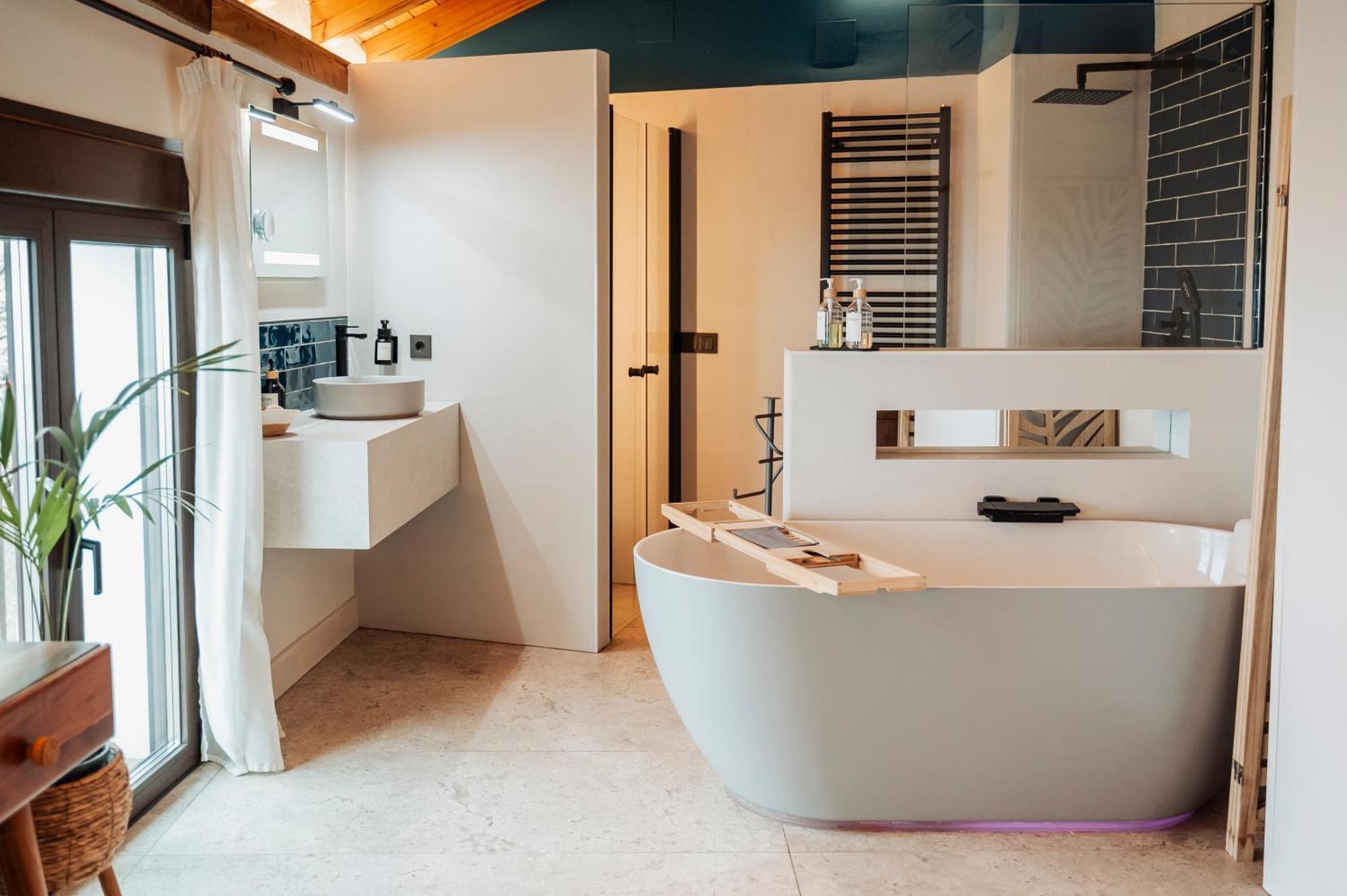 Deluxe Double Room Balcony Mountain View Bathtub
