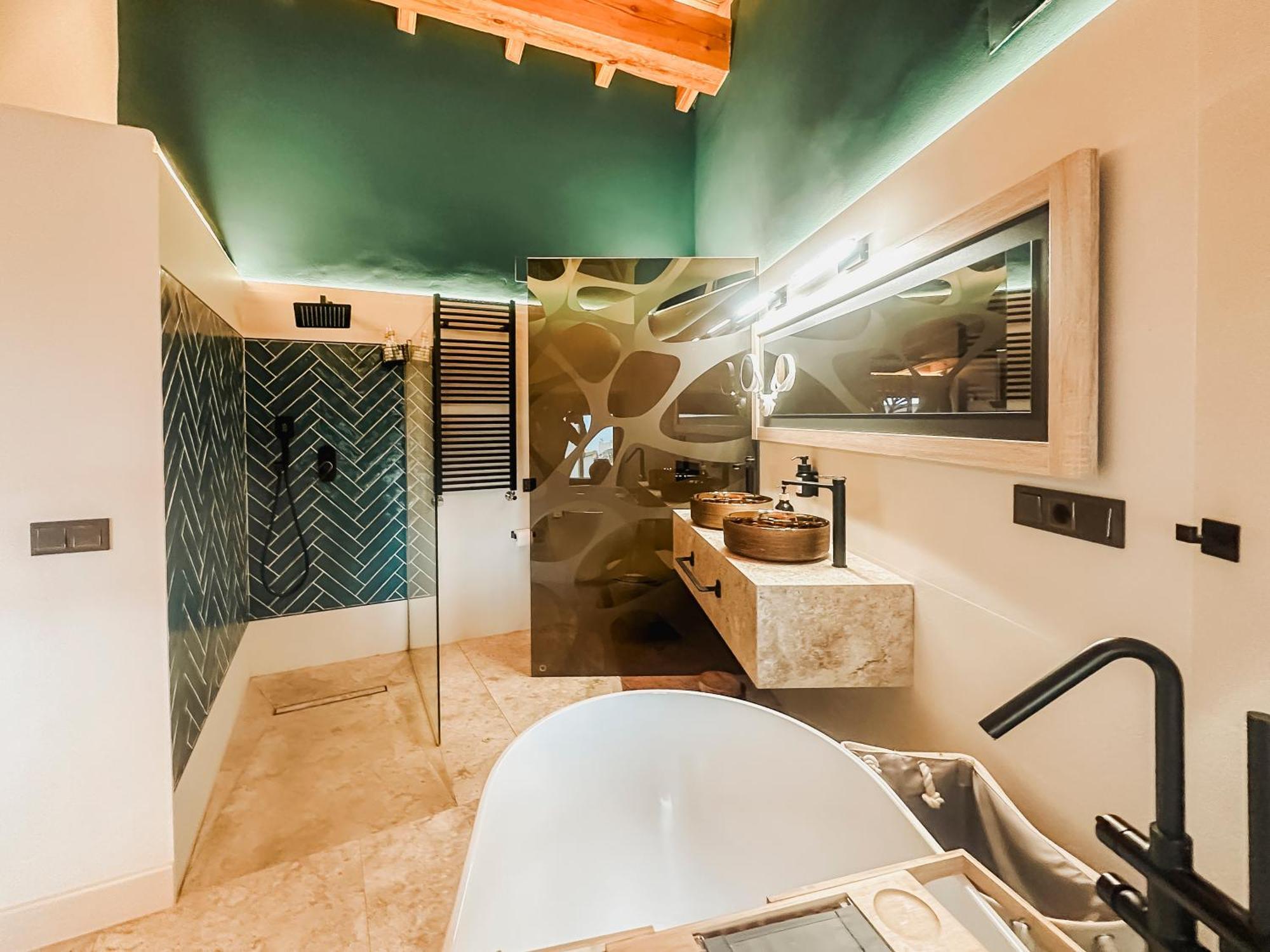 Deluxe Double Room Balcony Mountain View Bathtub