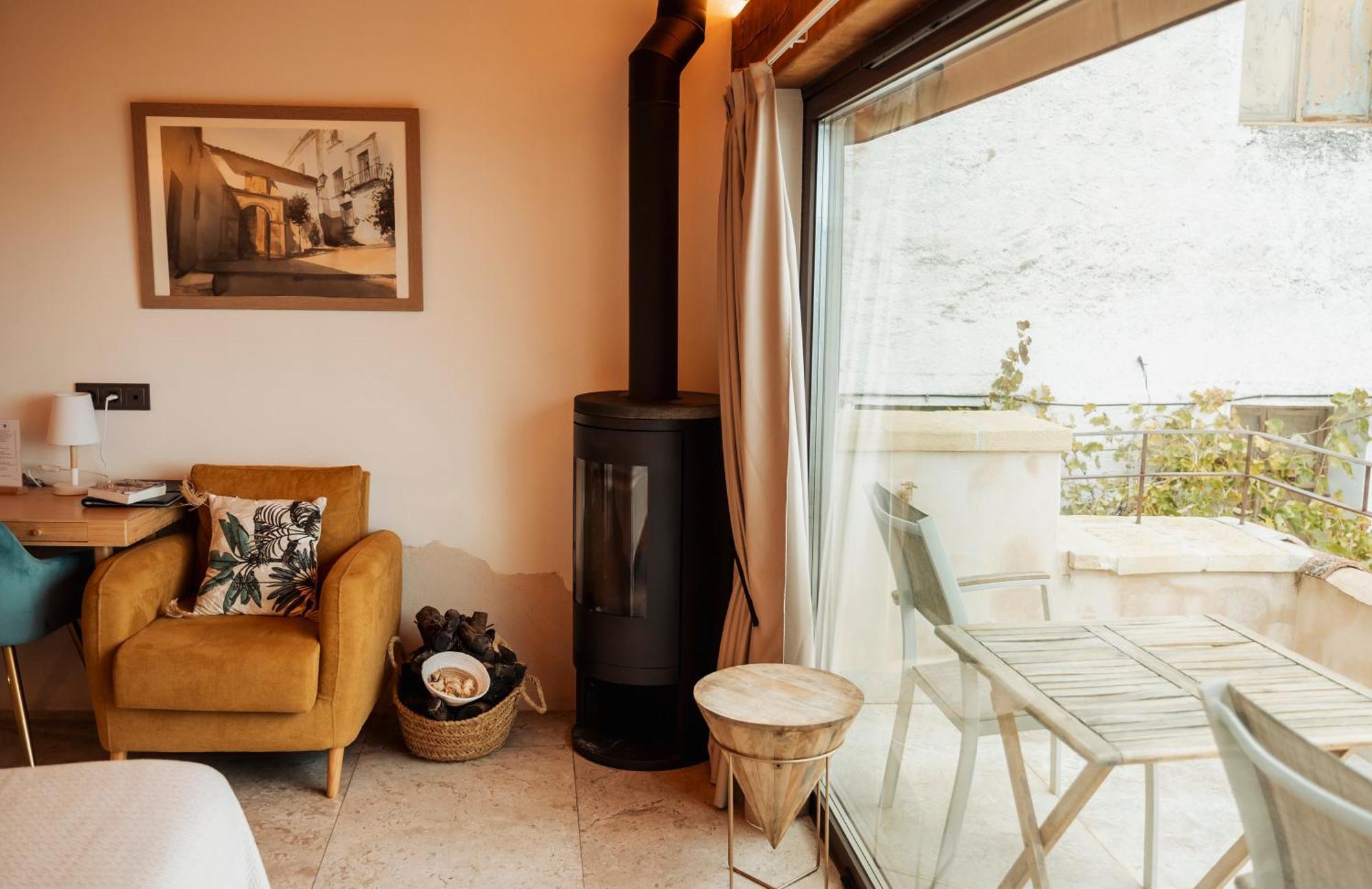 Deluxe Double Room Terrace Fireplace Bathtub