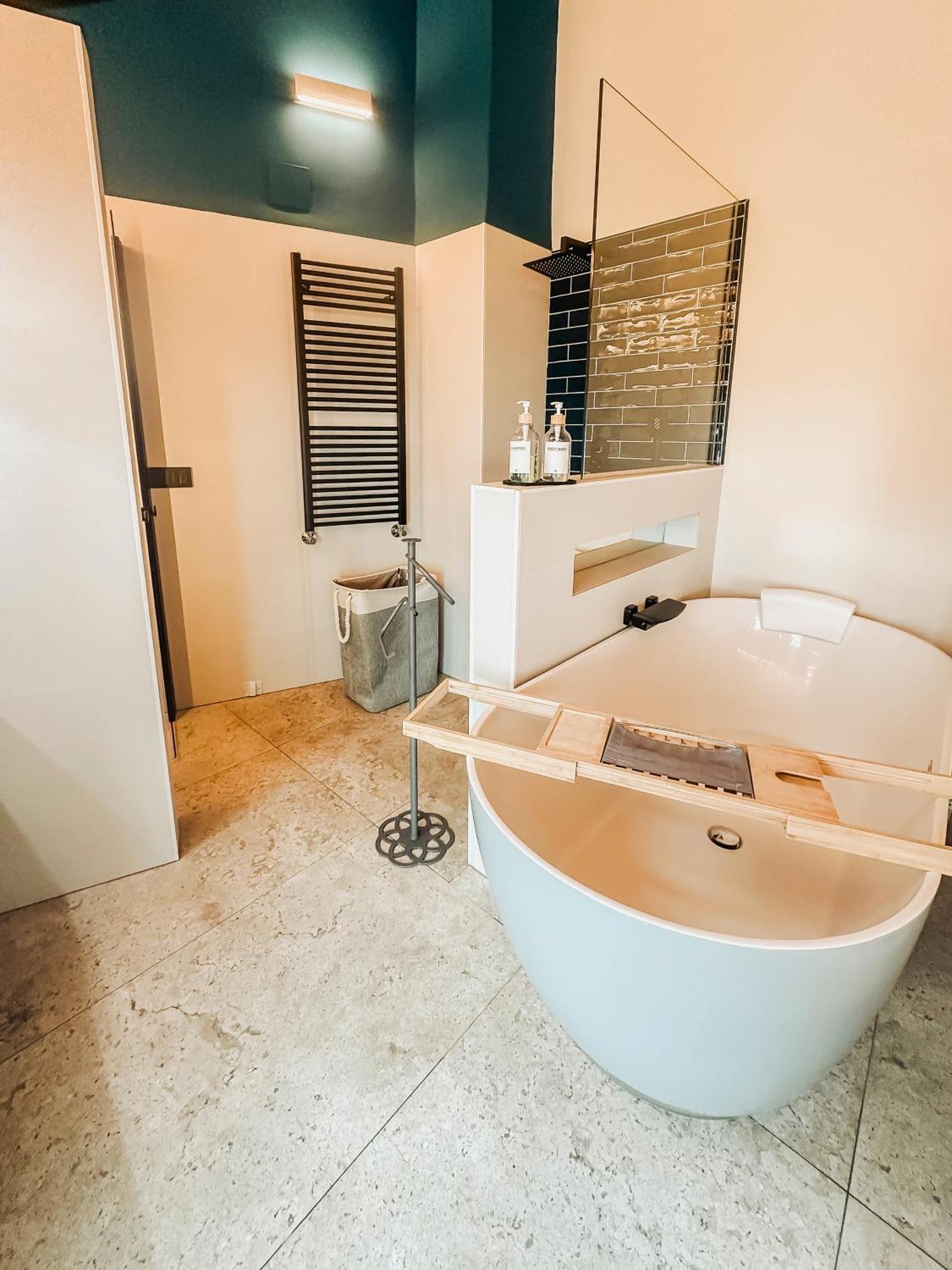 Deluxe Double Room Balcony Mountain View Bathtub