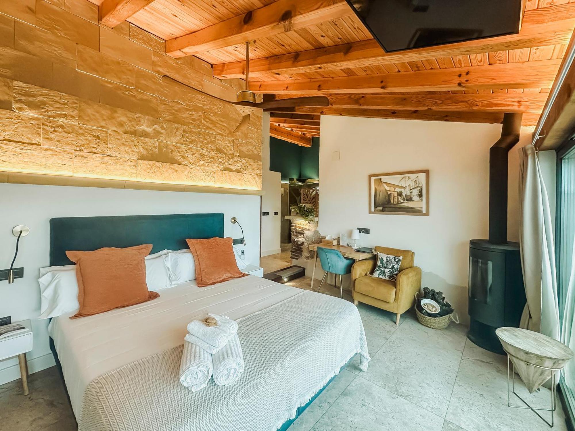 Deluxe Double Room Terrace Fireplace Bathtub