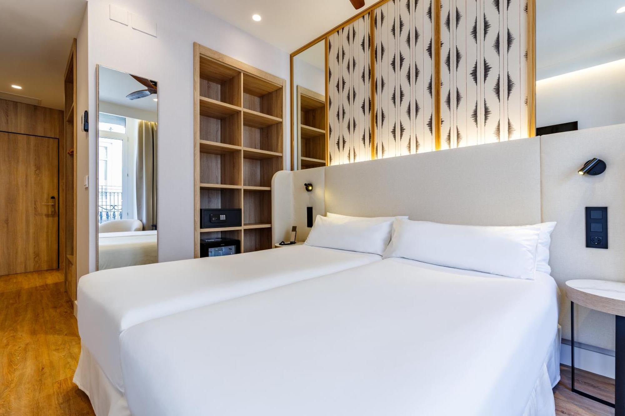Double Room,1746818032:JPEG