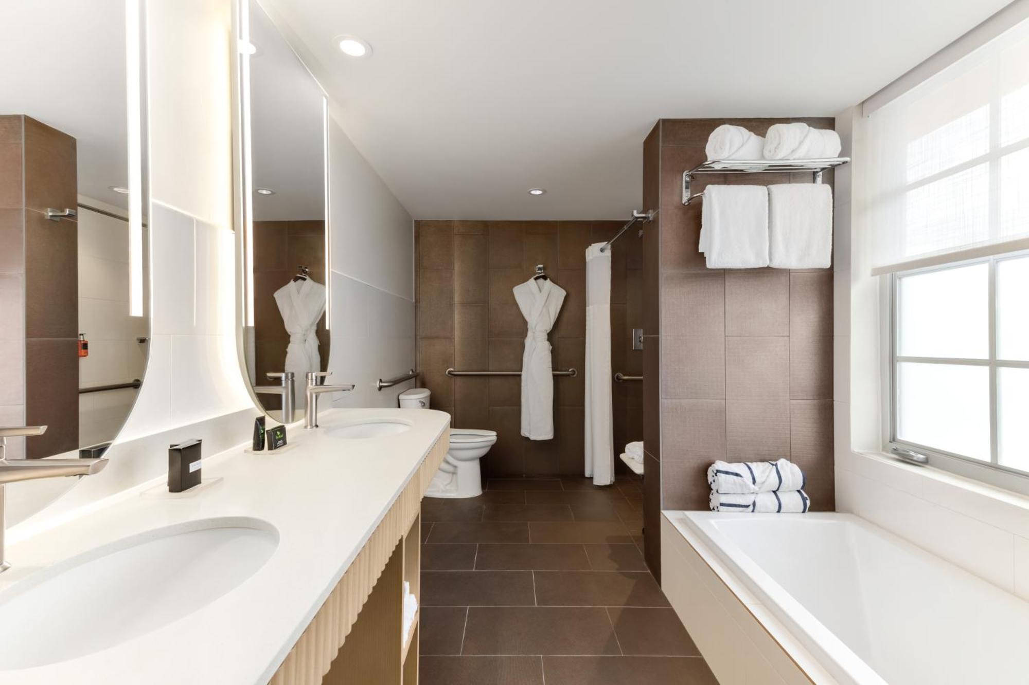 Waldorf Towers Suite ADA