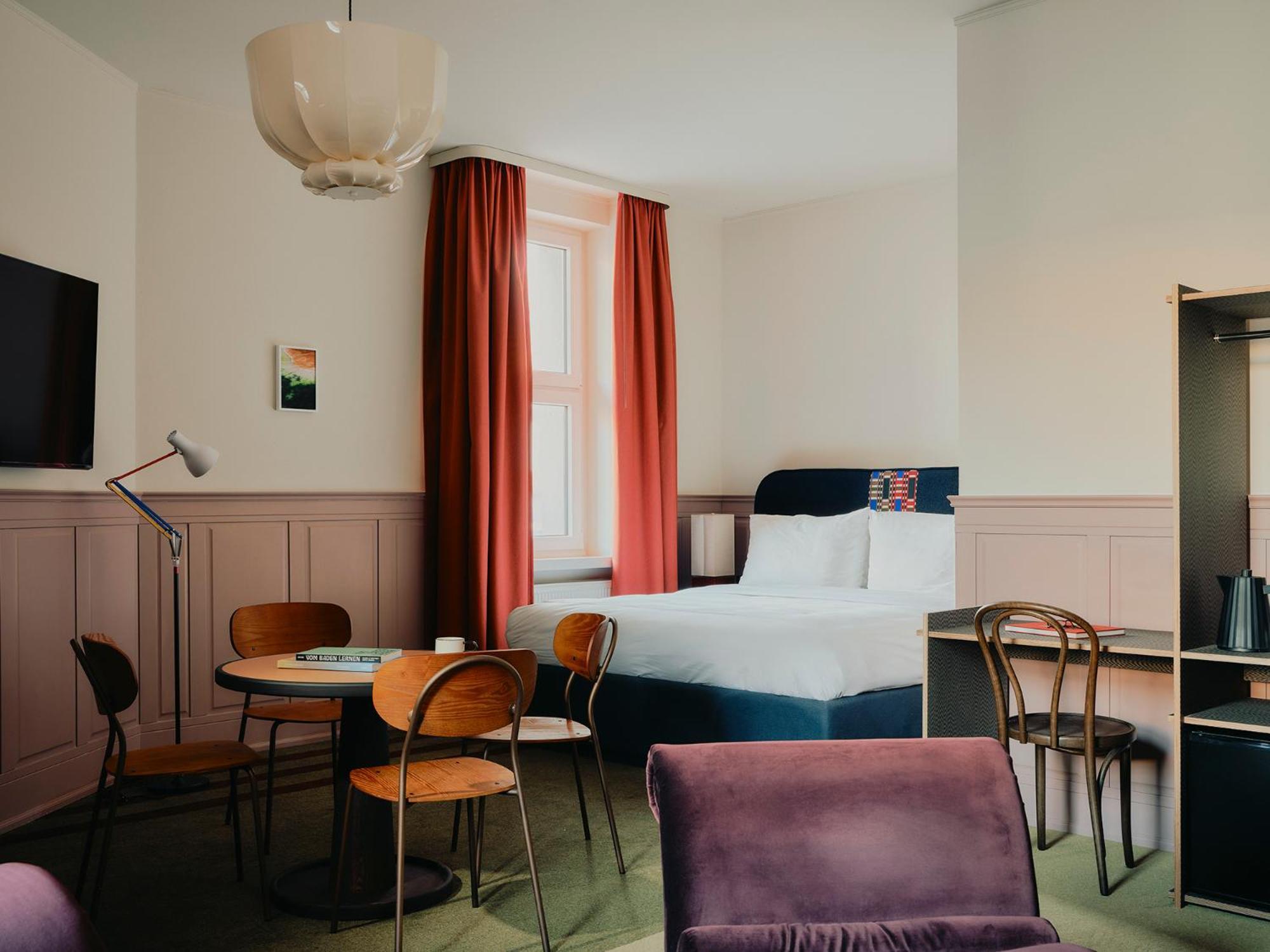 The Corner Suite
