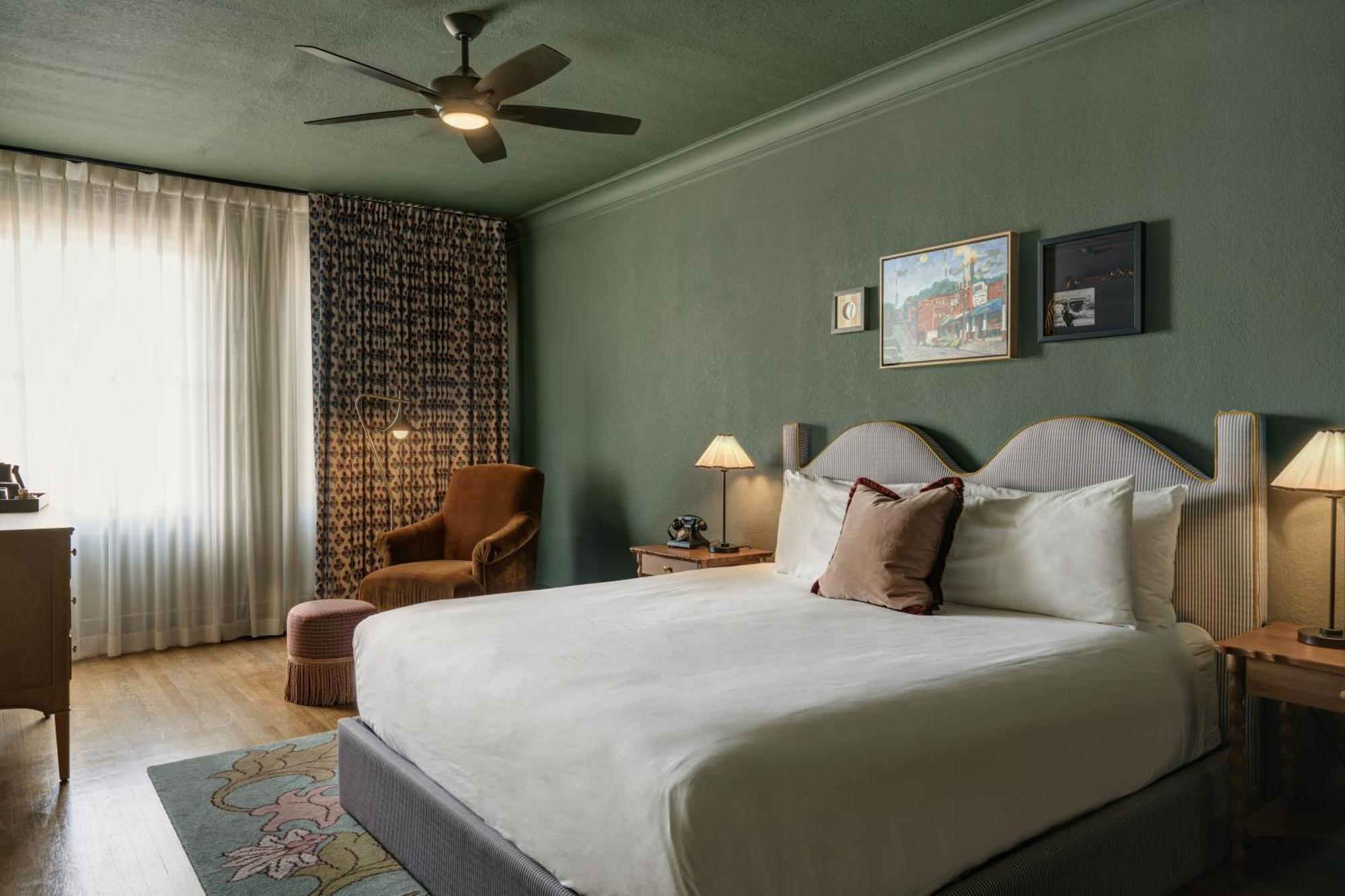 Deluxe King Room