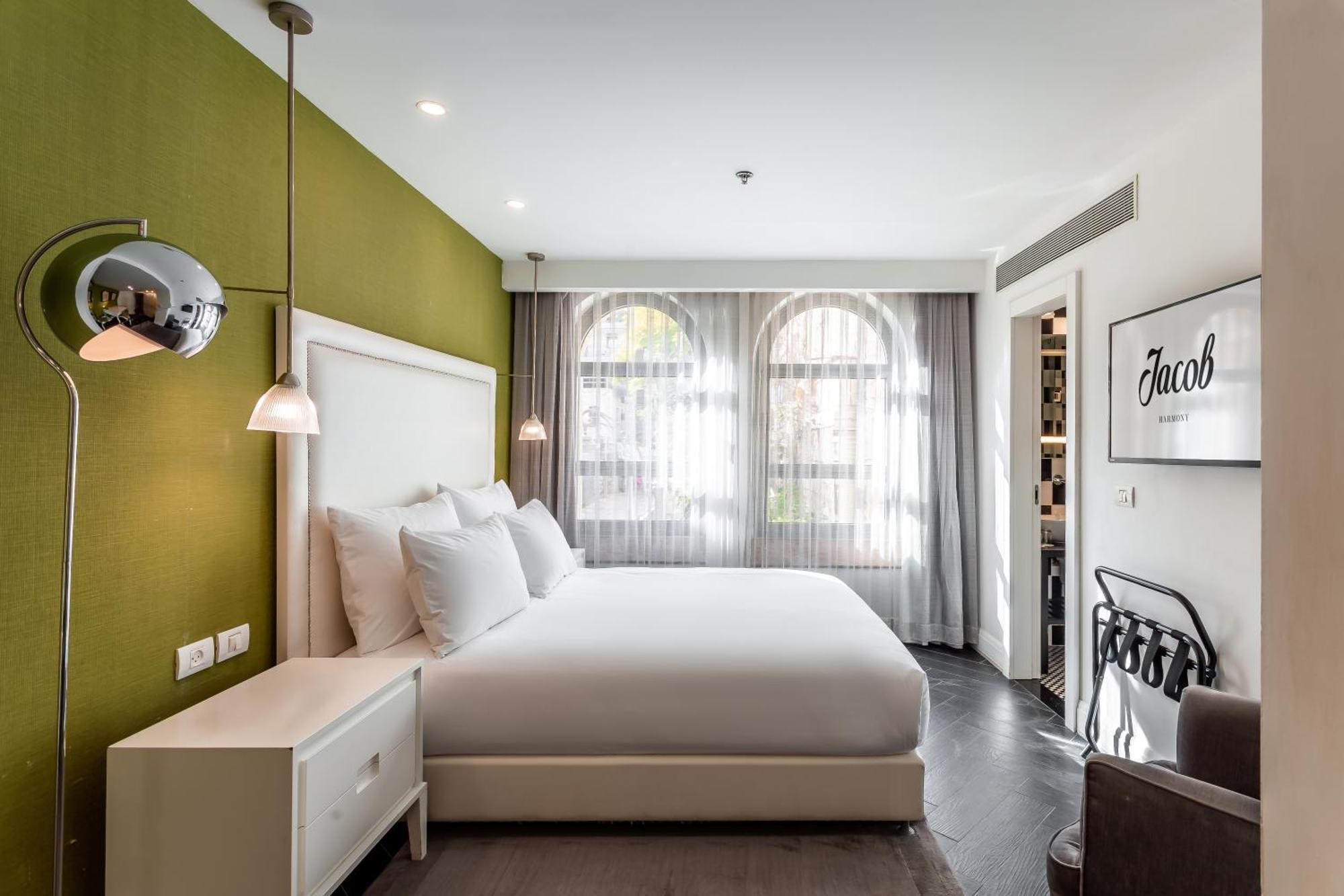 Superior Room,1746844655:JPEG