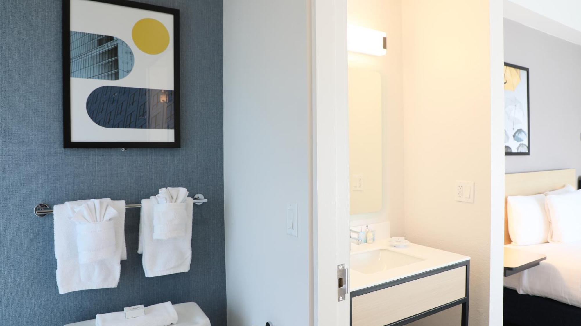 Renovated Deluxe Queen Room,1746848045:JPEG