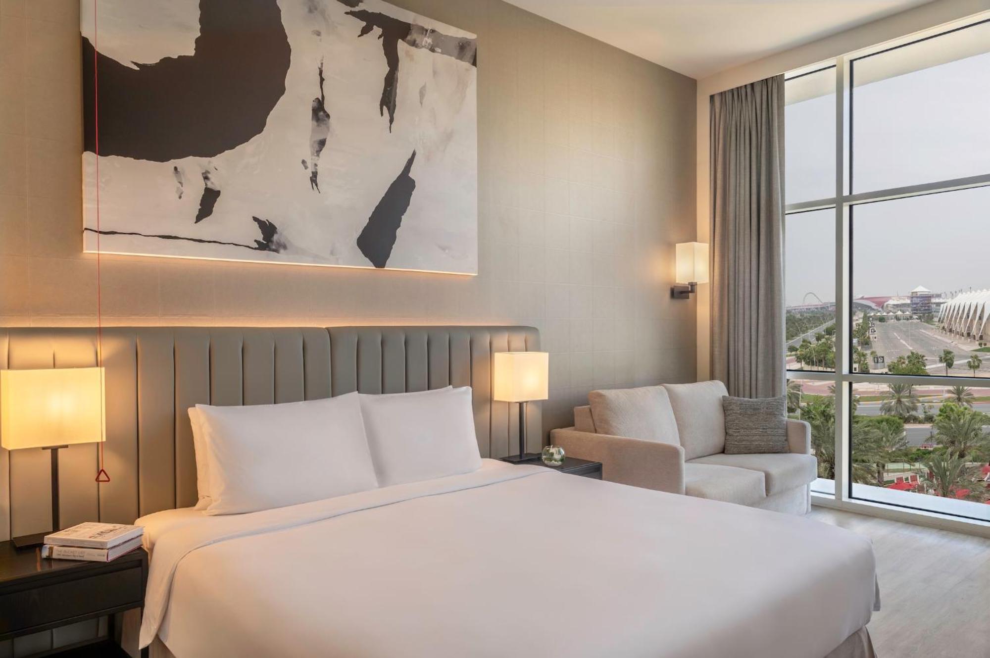 Deluxe King Room with Plaza View - Theme Park Access/Accessible
