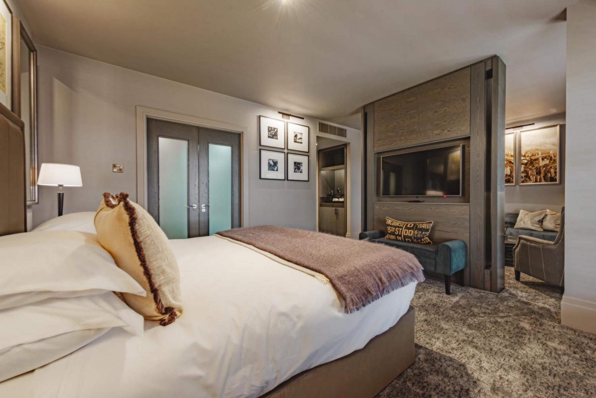 Deluxe Suite