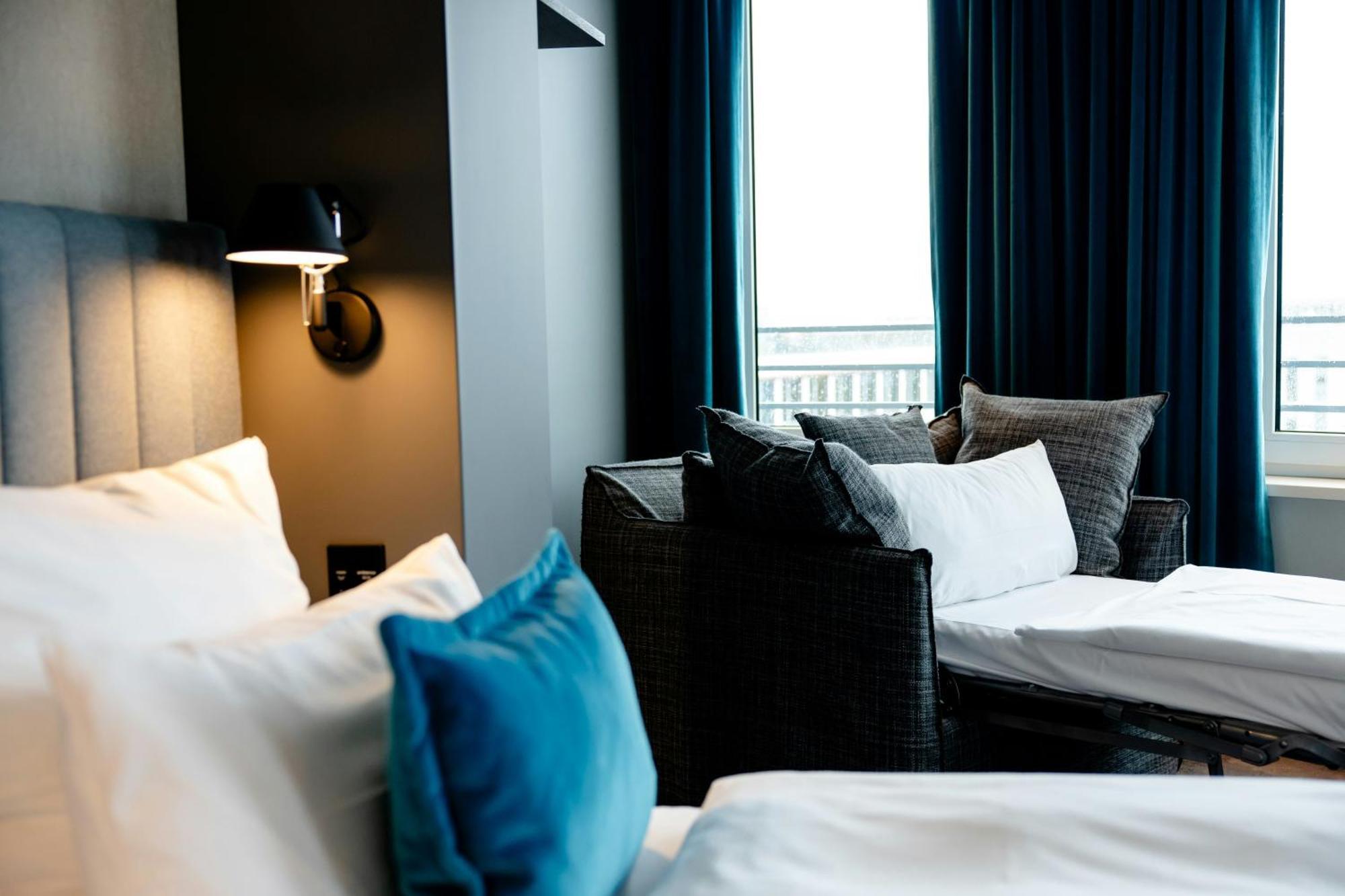 Deluxe Room (2 Adults + 1 Child)