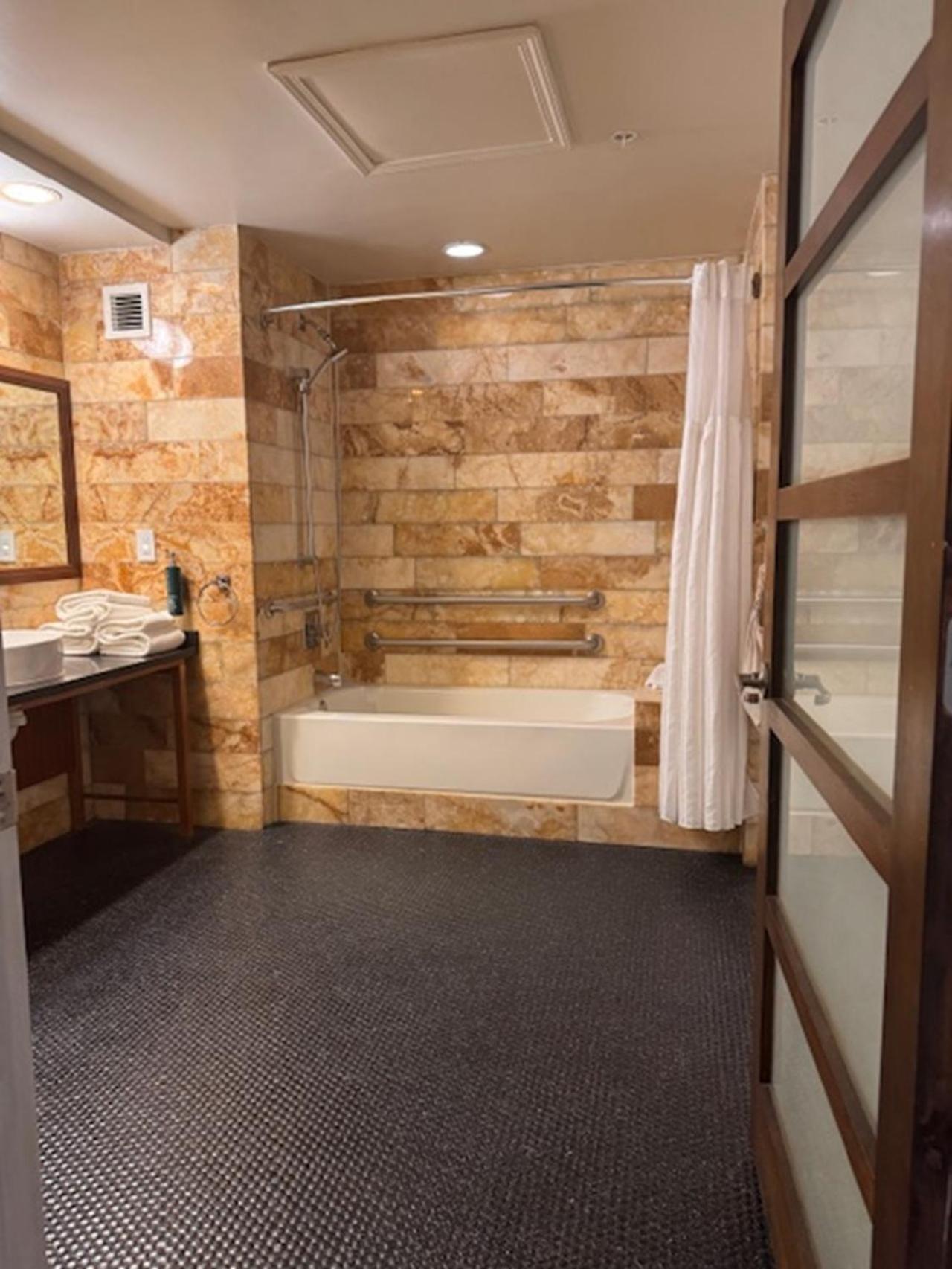 Queen Room Two Queen Beds Tub Mobility Hearing Access