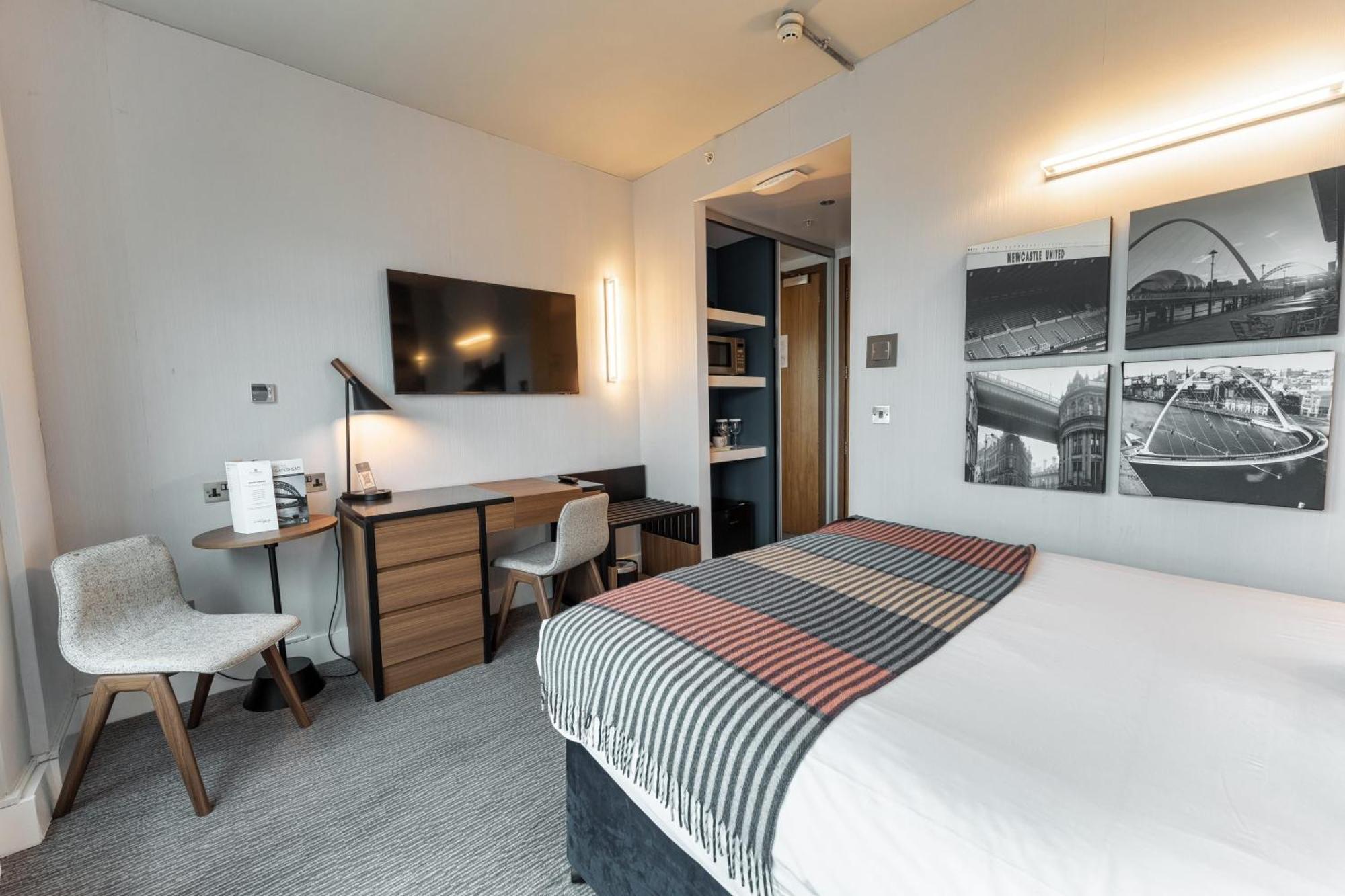 Standard Room 1 King Bed Stadium View