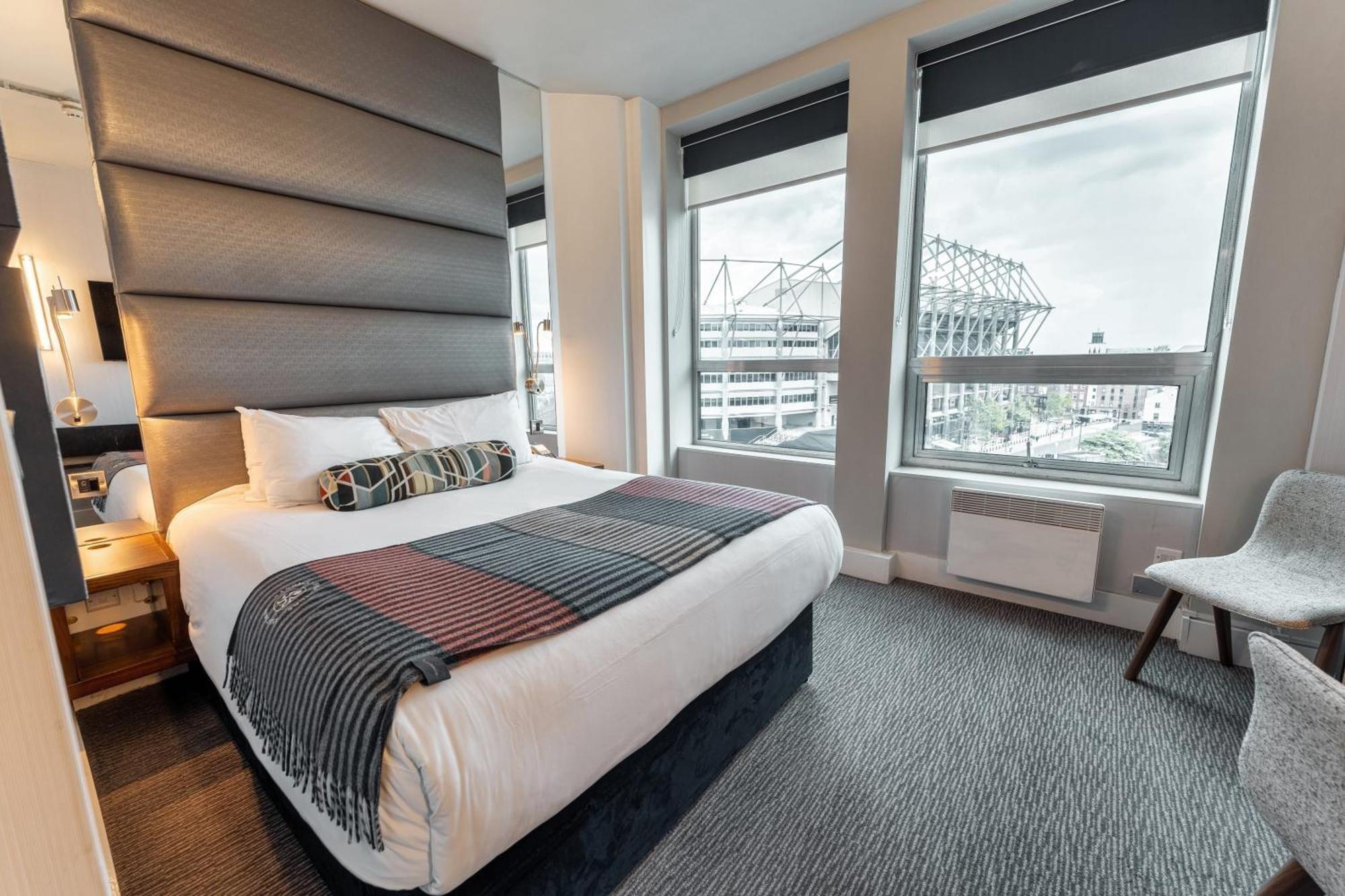 Standard Room 1 King Bed Stadium View