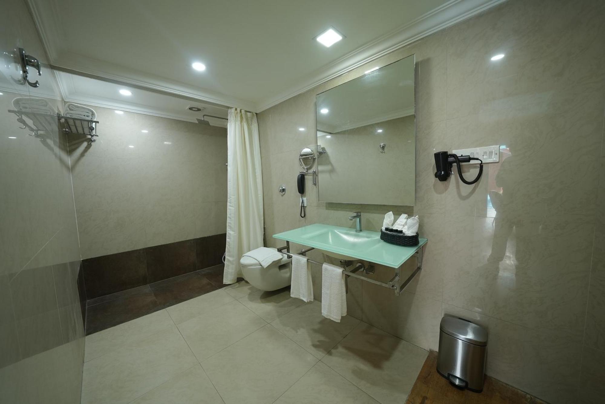 Premium Pool View Room