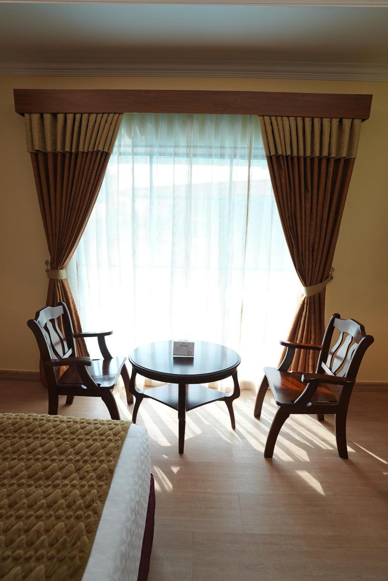Grand Deluxe Rooms Direct Pool Access