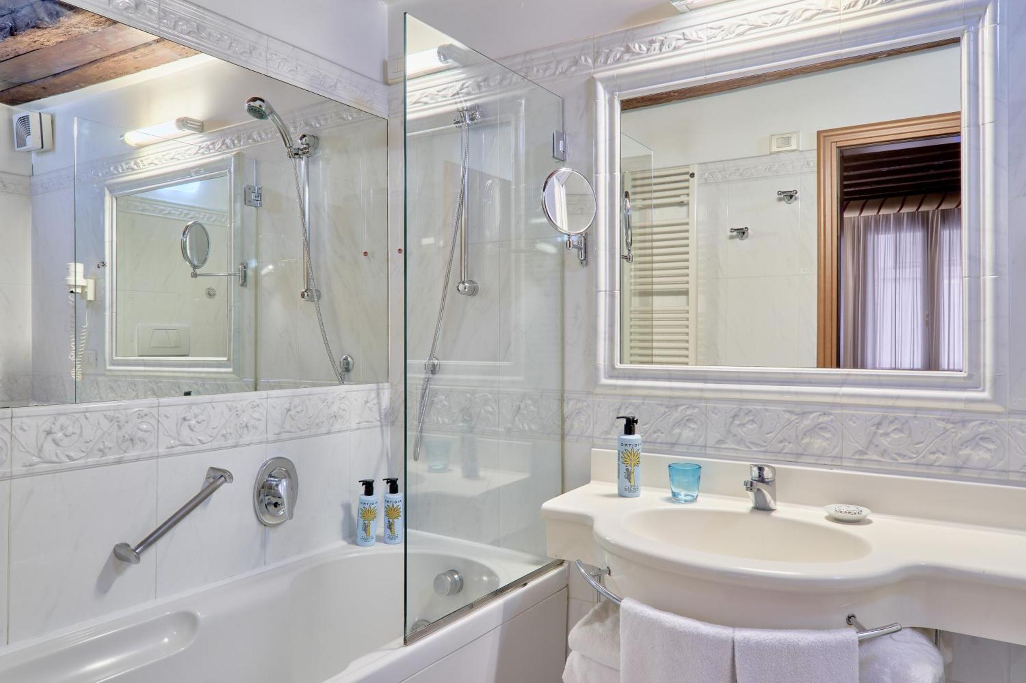 Classic Double Room,1746909704:JPEG